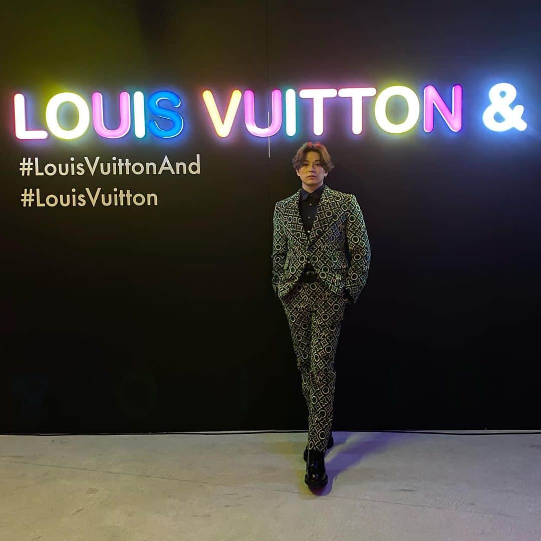 新田真剣佑のインスタグラム：「#louisvuitton  #louisvuittonand」