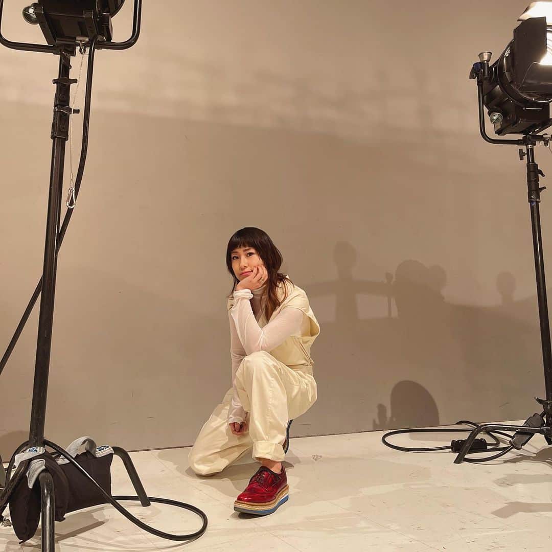 のインスタグラム：「今夜も「中居大輔と本田翼と夜な夜なラブ子さん」23:56からTBS見てねー🥺  Jumpsuit：Cellar Door  Styling by @takayuki_sekiya  Hair&Make up by @hairmakeup_mayu   #夜なラブ #身長150cmファッション」