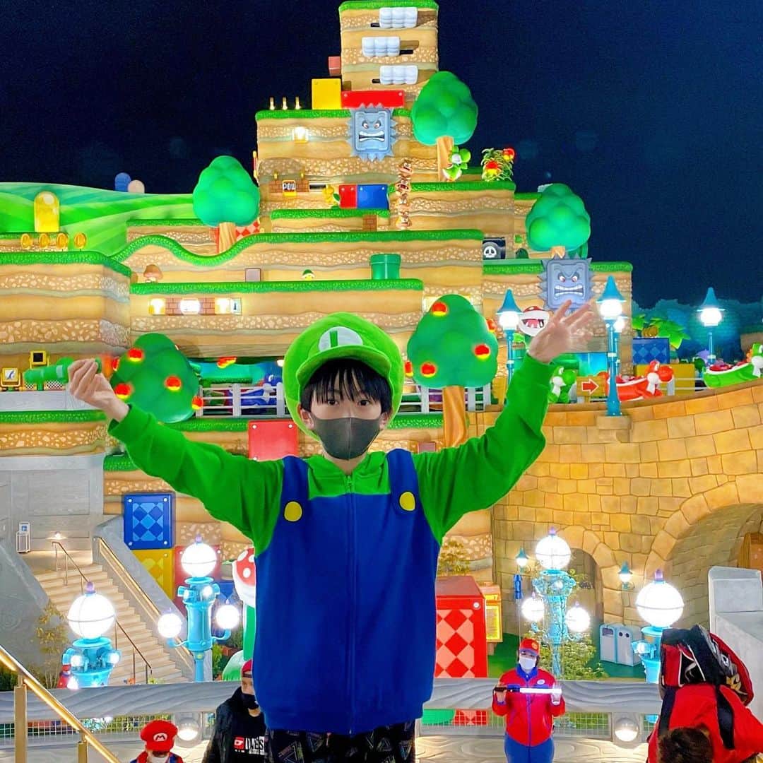 太陽チャンネルのインスタグラム：「. スーパーニンテンドーワールド体験してきました♡ あのトンネルを抜けた瞬間の感動ったらマンマミーア⭐️ こどもたちもめちゃくちゃ楽しんでて良かった✨ こんな素敵なエリアを作ってくれて ありがとうございます🥳👏🎉 そして待ちに待ったグランドオープン おめでとうございます！！🎊🎊🎊🎊 また遊びに行きます！！♡ 2021.03.18 #スーパーニンテンドーワールド #USJ」