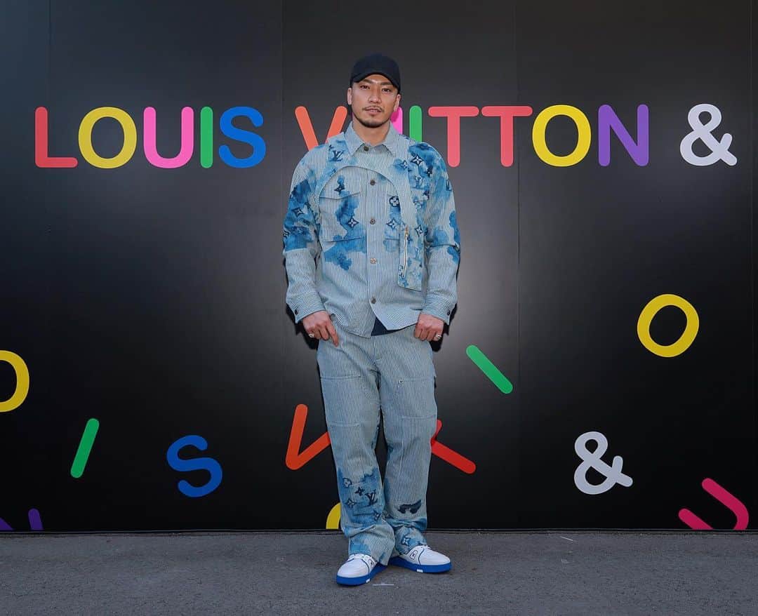 野替愁平のインスタグラム：「LOUIS VUITTONと名だたる方々とのコラボ作品。そしてLOUIS VUITTONの歴史も学びながらのツアー。写真フォルダにLVが溢れました✨幸せ過ぎ😍🙌✨ LOUIS VUITTONさん、ご招待ありがとうございました‼️✨  #LouisVuittonAnd #LouisVuitton」