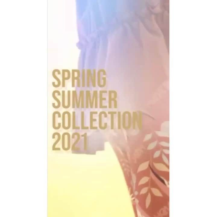 松原汐織のインスタグラム：「🎬 HeM sports 2021 S/S COLLECTION の イメージビジュアル＆カタログに出演しております🌞 ・ 私のお気に入りはブラウンのAライントップス＆UVカット出来るウインドブレーカー✨ トレーニングウェアって「どうだ〜！😤」みたいな身体のラインがしっかりと出ているものが多いけれど、実際着るとなると「ちょっと恥ずかしい🥺」となりませんか？(私だけ？？) 体型カバー出来て機能性もあり、普段にも着られる◎可愛いウェアが沢山あるので、ぜひ一度お手に取っていただけたら嬉しいです❣️❣️❣️ ・ HeM sportsのHPの他、 全国のスポーツオーソリティの店舗ではカタログ配布や映像が流れておりますので、見つけてくださいね💓 ・ #HeM #HeMsports @hemsports  #yogini #run #training #ヨガ #ヨガウェア #トレーニング #トレーニングウェア #ランニング #ランニングウェア」