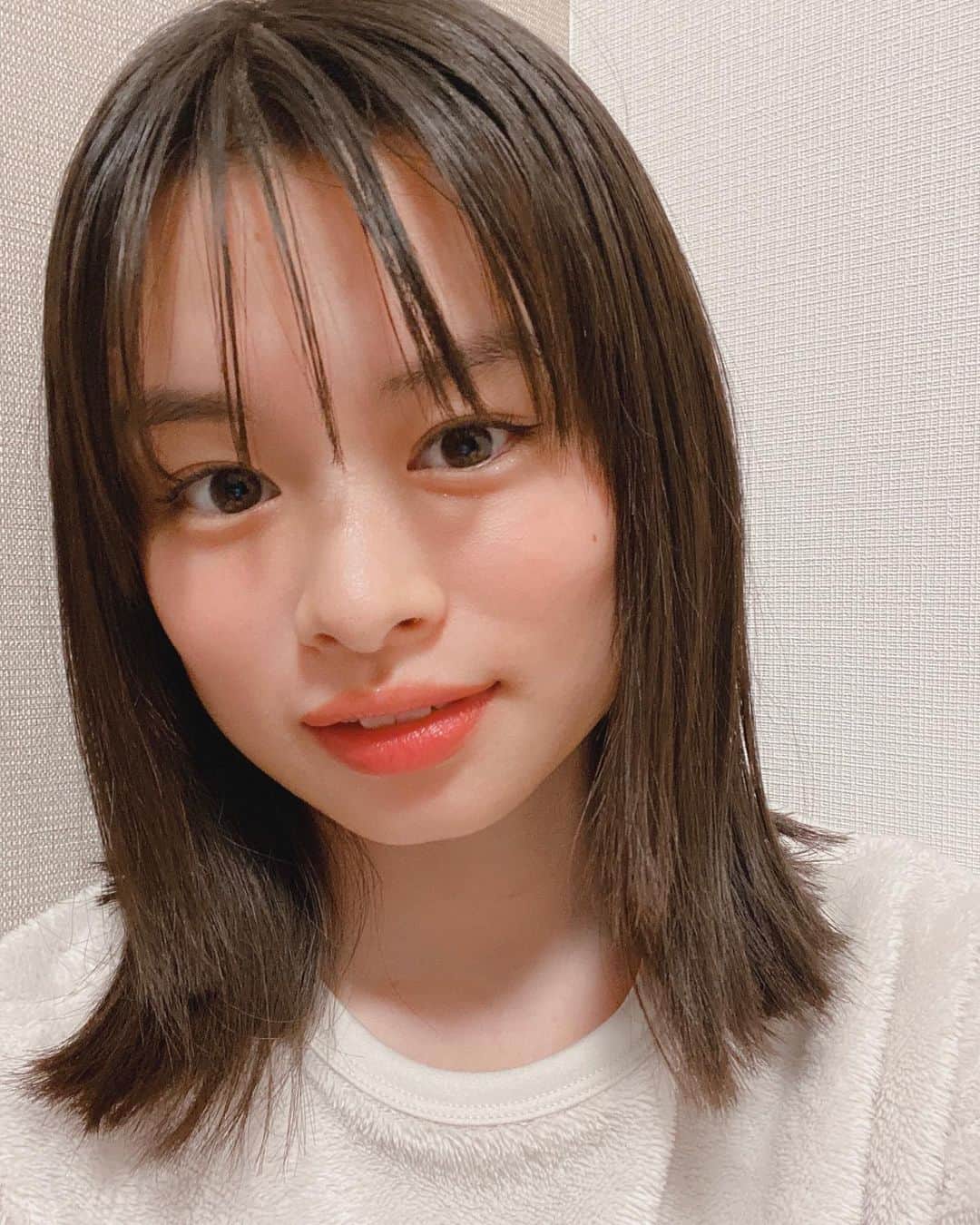 佐藤寧音のインスタグラム：「ついに切っちゃいました☺︎ 人生で1番短いです😳」