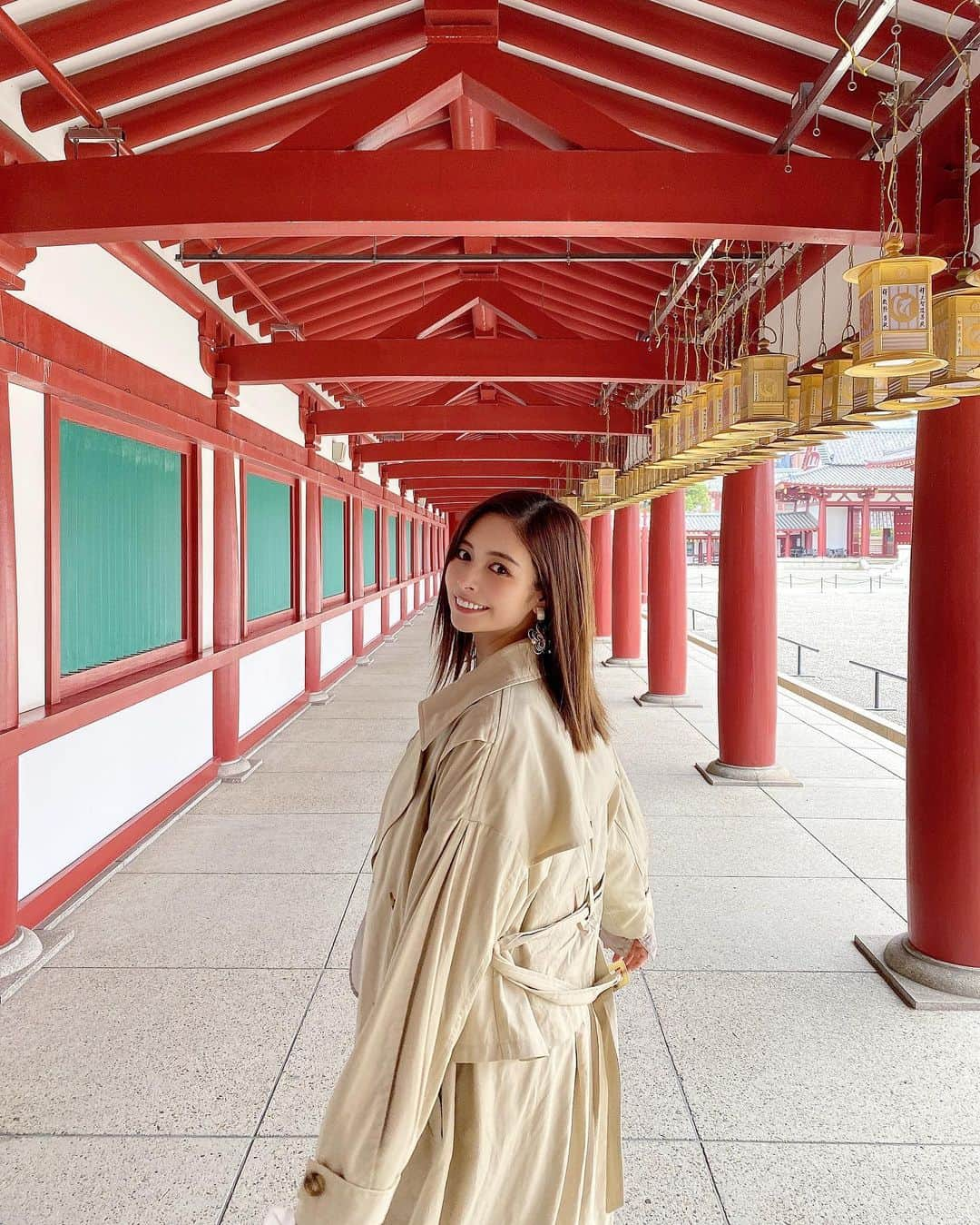 得あゆさんのインスタグラム写真 - (得あゆInstagram)「四天王寺⛩💭💭💭 たまたま通りかかってお散歩がてら入ってみたけど、 すごく綺麗で気も良くて良い感じだったぁ！ ・ 良い気分転換になると思うので、 大阪の方は是非行ってみて〜！✨ ・ ・ ・ ・ ・ ・ ・ ・ ・ ・ #四天王寺#寺#聖徳太子#お散歩#散歩#大阪#大阪観光#大阪ランチ#運動#ダイエット#デート#休日#マタニティー#マタニティーライフ#マタニティーコーデ#妊婦#妊婦生活#妊娠#妊娠中#インスタ映え#カメラ女子#トレンチコート#スニーカー女子#maternity#maternityfashion#japanesegirl#japaneseculture#trenchcoat#temple#japanesetemple」3月18日 20時06分 - tokuayu819