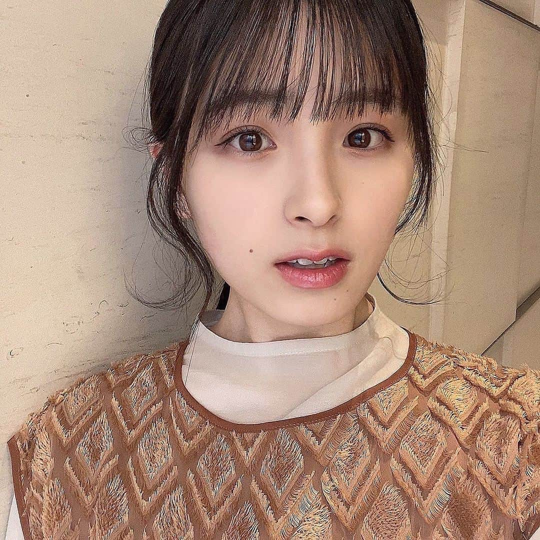 大園桃子さんのインスタグラム写真 - (大園桃子Instagram)「...  いつもより濃いメイクをしてみたりする日もありました。 自然光が当たる場所で📸🐒」3月18日 20時25分 - o.momoko_official