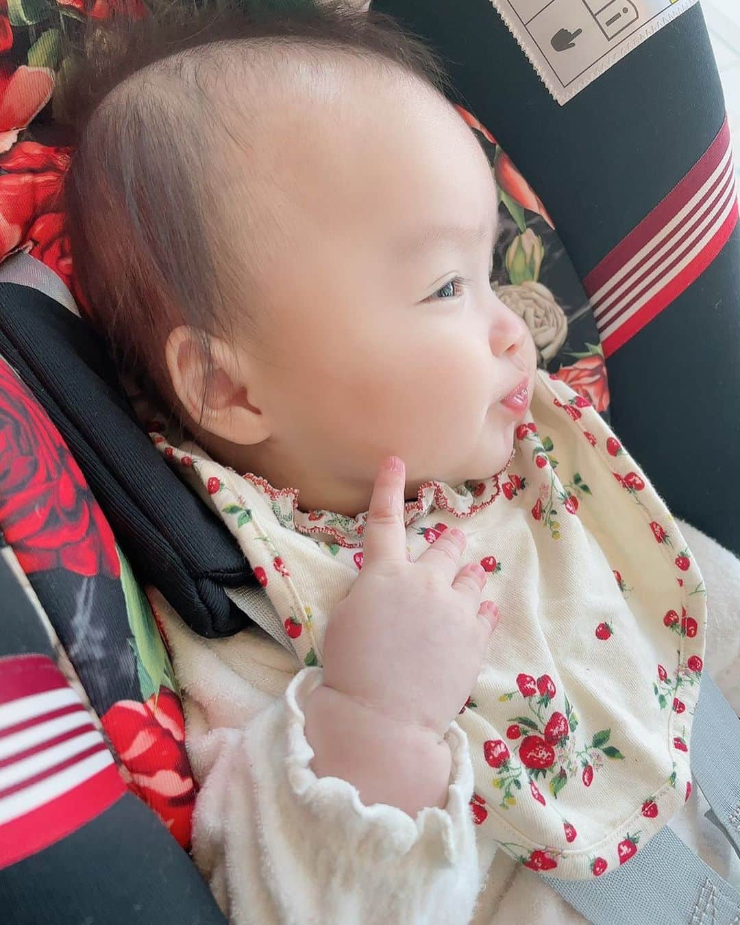 アレクサンダーのインスタグラム：「可愛いよ😍😍😍😍 今日も良い子ちゃん  #赤ちゃん」