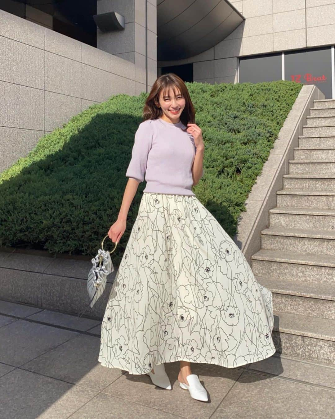 shizuka.watanabeさんのインスタグラム写真 - (shizuka.watanabeInstagram)「♡♡♡ ・ ・ 全身　@fifth_store だよー🙌💗 このスカート好きです!! フレアに広がる感じがいい〜!!! ・ バッグは　＠editsheen_store  巾着みたいになってるよー！！ ・ 今、50%offやってるみたいです❗️ ・ ・・ 明日は卒園式です💗 ひょんなことから、司会をやる事になって😂 みんなに大丈夫かよーって言われたけど 頑張ります‼️ ・ ・ ・ ・ #EditSheen #エディットシーン  #バッグ #BAG #スカーフ付きスクエアハンドバッグ #プリーツ巾着ショルダーバッグ　#ソフトタッチ2wayハンドルトート #fifth  #fifthtl  #フィフス #カジュアル　#フレアスカート　#160cm以上コーデ」3月18日 20時39分 - shizuka.watanabe