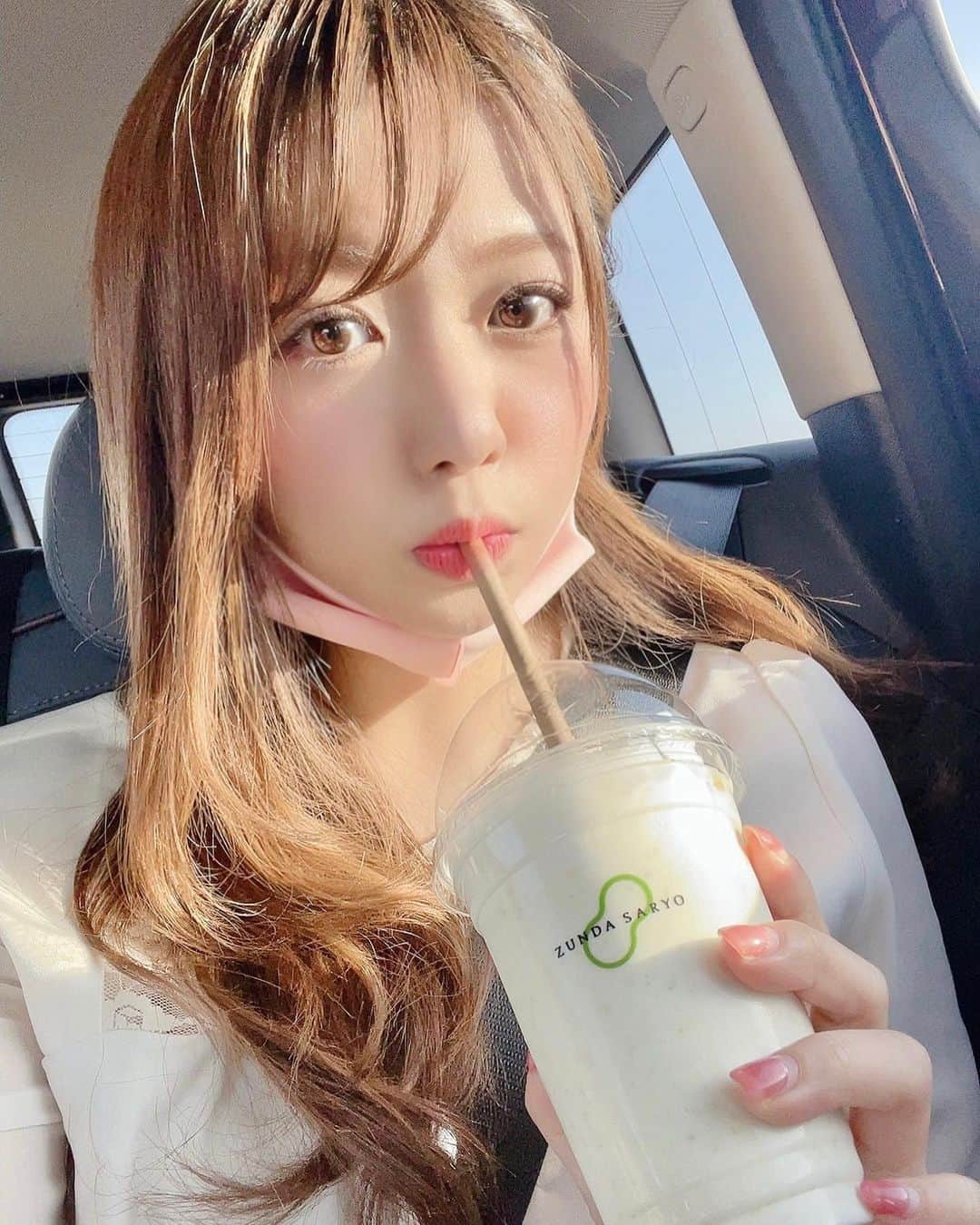 藤崎里菜さんのインスタグラム写真 - (藤崎里菜Instagram)「今日は雑誌のお仕事で栃木に行きました！  久しぶりに都内を出た✨  SAで飲んだズンダシェイクが美味しかった♡  雑誌の発売日がわかったら またお知らせします🎀  【告知】 ①4月6日(火)〜7日(水) バースデー配信イベント  初のzoom飲みです🎂🎈 一緒に誕生日の瞬間を過ごしてください🥂  ご予約は4/5正午まで⇩ https://passmarket.yahoo.co.jp/event/show/detail/01raut11hshfu.html  ② 4/17(土)撮影会&バースデーイベント  1部 ファンクラブ限定撮影会 （りなこみゅ。会員限定です）  2部 バースデーイベント （どなたでもご参加いただけます。 zoomでの配信もありますので、遠方で来られない方もぜひ✨）  予約受付4/16(金)正午まで⇩ https://passmarket.yahoo.co.jp/event/show/detail/01ptn1uh98j11.html  ※URLは全てハイライトから飛べます  #誕生日イベント #バースデーイベント #4月7日生まれ #春生まれ」3月18日 21時00分 - rina_fujisaki