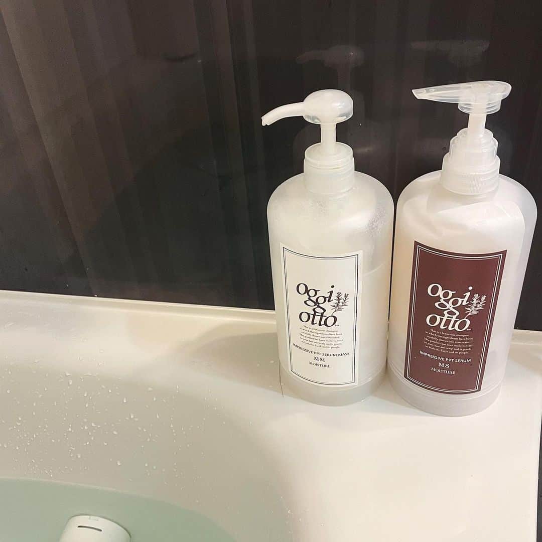 藤原菜摘のインスタグラム：「私のお風呂時間。🛀🤍 広くはないけどキャンドル炊いて汗かきながら だーらだらするのがすき🕯✨ . #ひとり暮らし」