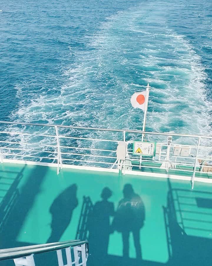 のインスタグラム：「⛴ .  小学生ぶりのフェリー  久しぶりの太陽と海  .」