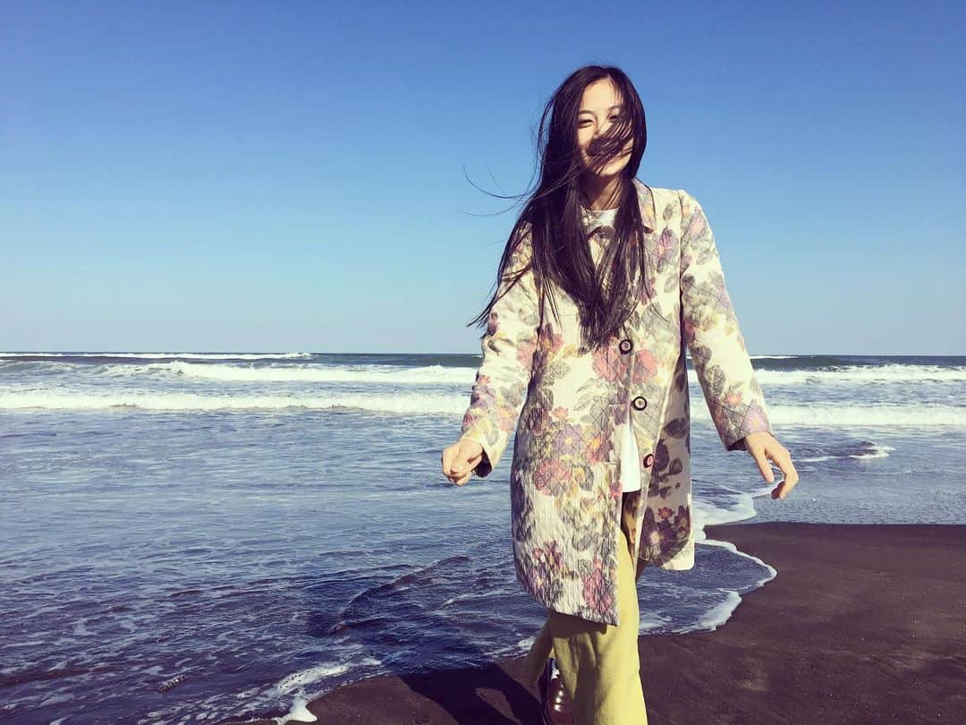 千眼美子のインスタグラム：「・ #海」