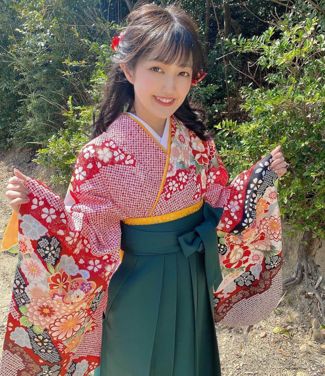 井川なつのインスタグラム：「卒業式でした☺︎ ・ たくさんの方に支えていただいて 卒業することが出来ました🥺 ・ これからもっとOS☆Ｕとして がんばります😊 ・ #袴 #卒業式 #大学卒業 #卒業 #卒業式袴 #袴ヘアアレンジ」