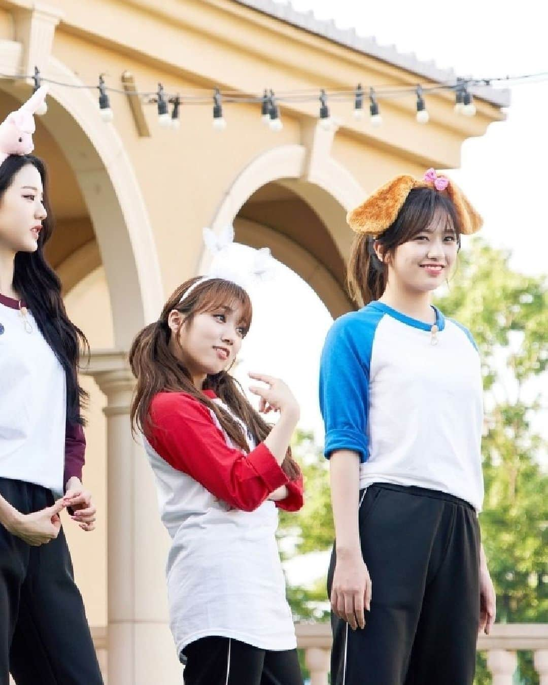 アン・ユジンさんのインスタグラム写真 - (アン・ユジンInstagram)「hidden school behind photo #YUJIN #AHNYUJIN #안유진 #IZONE #아이즈원」3月18日 23時22分 - only1elonmusk