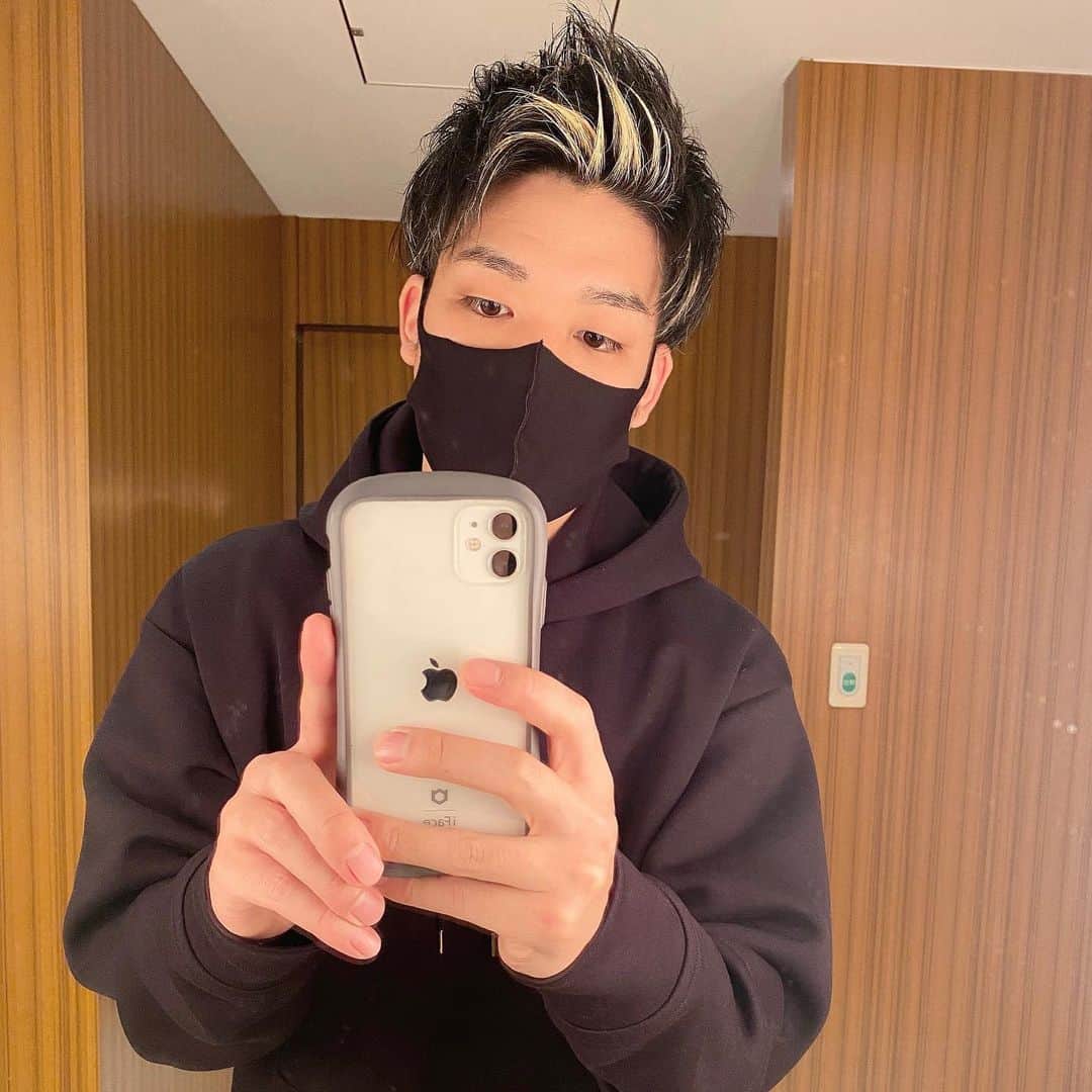 のインスタグラム：「短髪にしました😎  #10年振りの短髪 #髪色も変えようかな」