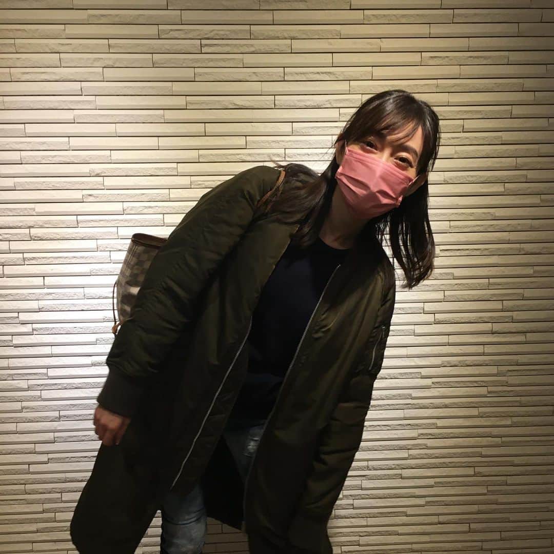 のインスタグラム：「撮影の合間に、子役（4歳）の女の子と、手を繋ぎながら、踊ったり、ジャンプしたりした余韻が残っている。 可愛かったなぁ。 元気だったなぁ。」