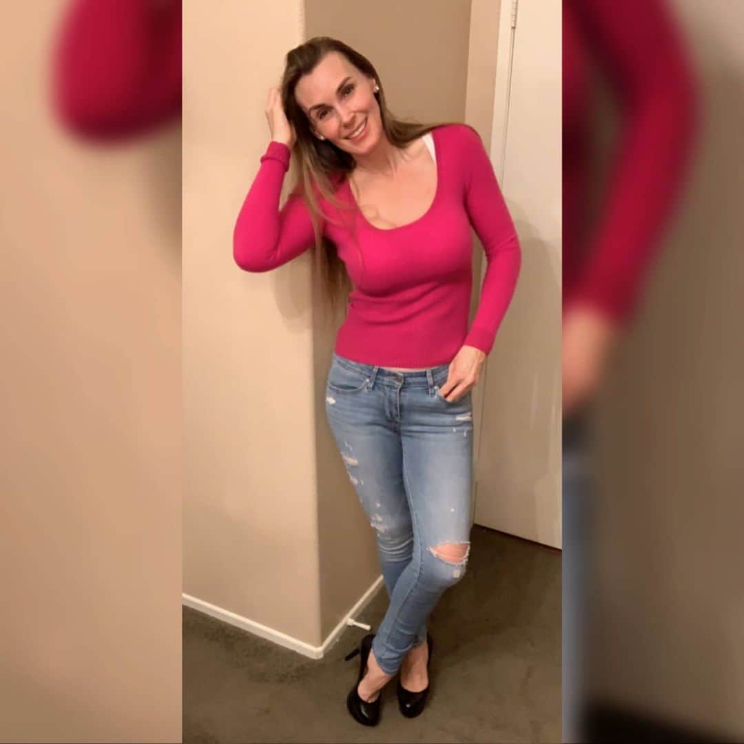 ターニャ・テイトのインスタグラム：「#livestream It's National Awkward Moments Day - what was your most awkward moment ? 😱🙈😅 . .  Is it something you did or something you witnessed ? . .  Was it an accident or a mistake ? . .  Maybe you fell over in a crowd or you were calling someone or something by the wrong name for a while ? . .  Were you caught out doing something or maybe someone else accidentally gave you up ? . .  Maybe you were caught sneaking out of a party or event ? . .  Did a lot of other people witness your awkward moment ? . .  Did you want the ground to swallow you up or did you just laugh it off ? . .  Are you able to laugh at yourself easily ? . .  Do you remember the moment now and then, does it make you laugh or cringe ? . .  Countdown ! 13 days until my Birthday 🥳 . .  Join me for a family friendly chat on my #youtubelive #stream . .  👉🏻youtube.com/tanyatatetube👈🏻 . .  ☝🏻Subscribe and Get Notified when I’m live . .」
