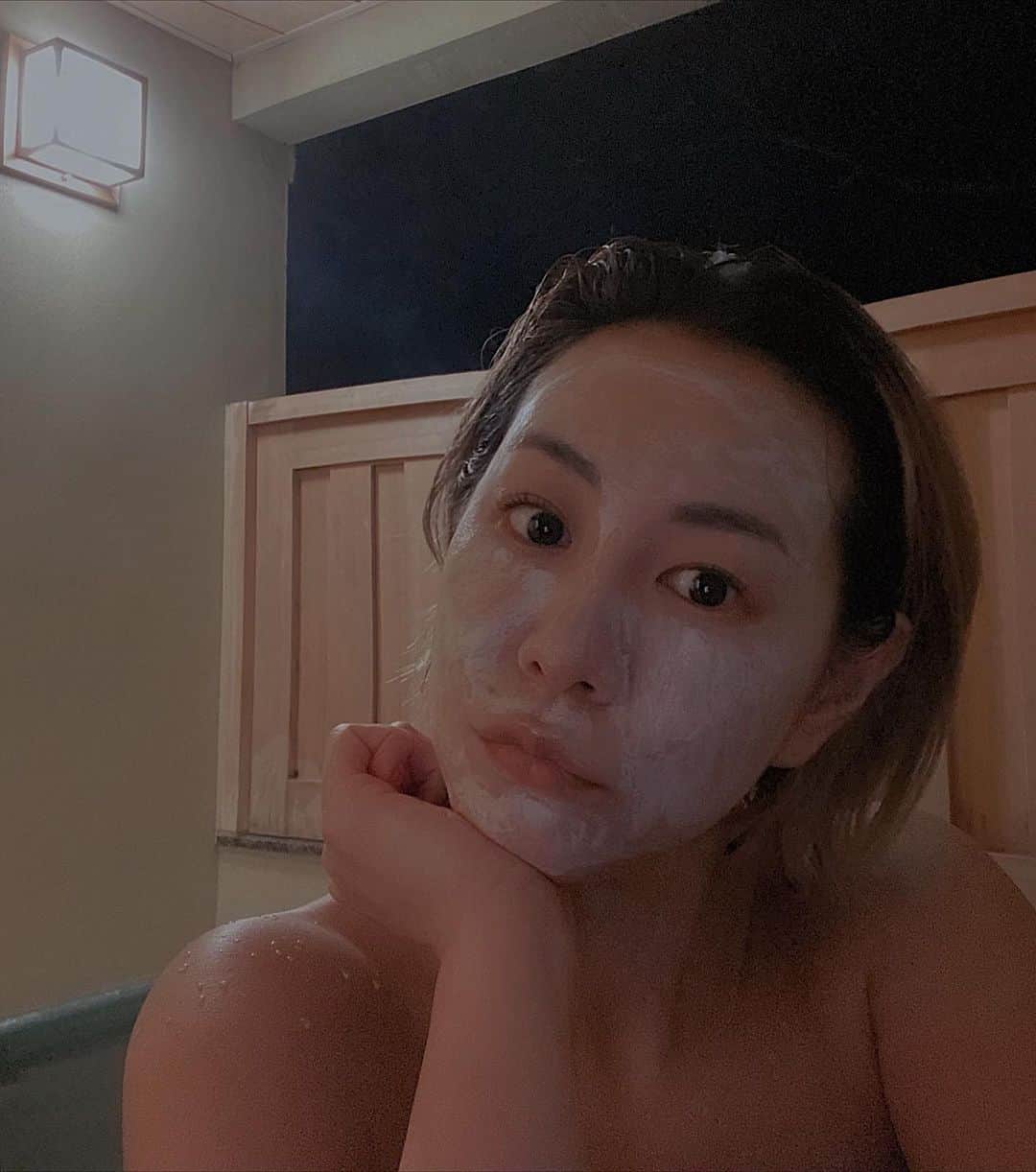 須田朱音のインスタグラム：「♨︎﻿ ﻿ ﻿ 御殿場→箱根📍河鹿荘で1泊。﻿ ﻿ お部屋に露天風呂付きだったから﻿ ﻿ 夜と朝で4回入った🧖🏼‍♀️﻿ ﻿  ﻿ @hakone_kajikaso」
