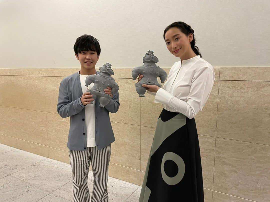 鈴木福さんのインスタグラム写真 - (鈴木福Instagram)「実はめちゃくちゃ久しぶりに杏さんにお会いできたんです！！  NHKBS8K｢見たことのない文化財 遮光器土偶｣の放送が、20日(土)の午後7時から放送があります！  遮光器土偶は教科書で見たことあったけど、ちゃんと知らなかったです。 今回、450インチの8Kスクリーンで3DCGになった遮光器土偶をみて、たくさんの発見や学ぶことがあり、楽しかったです！！  みなさんぜひ観てください！！  #杏 さん#NHK#BS#8K#見たことのない文化財#遮光器土偶#ぜひみてね」3月19日 0時09分 - s_fuku_te