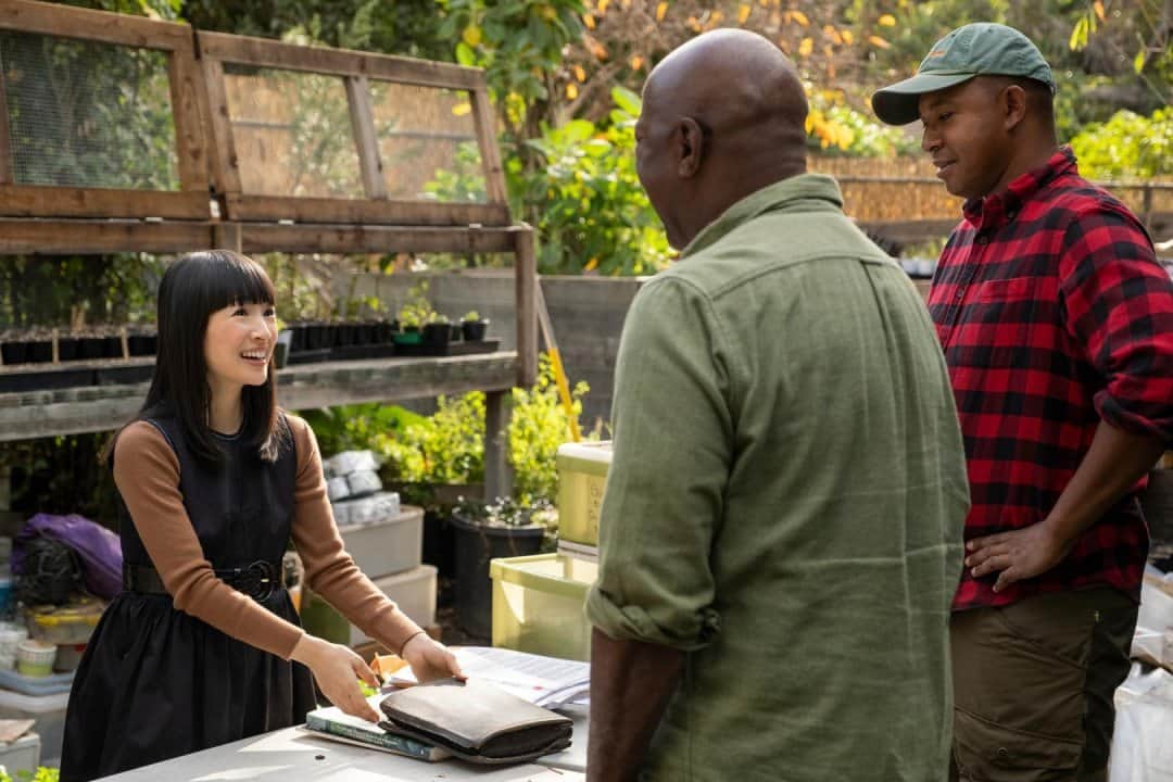 近藤麻理恵のインスタグラム：「I am delighted to officially announce my new @Netflix series, “Sparking Joy.” In this show, I take my teachings beyond the home to share how the life-changing magic of tidying can transform our businesses and communities, too. I can’t wait for you to see it! “Sparking Joy” premieres this summer on Netflix.」