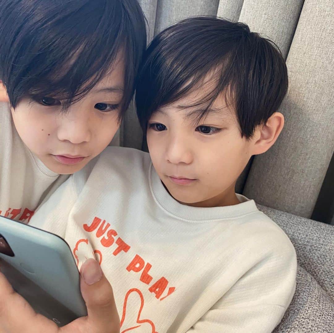 ayakoさんのインスタグラム写真 - (ayakoInstagram)「❤︎ 4年生もあと1週間 毎日いろんな作品持って帰ってくる 😇😇😇 特に大モノ どれくらい寝かせたら処分していいの？いまだに分からない 持って帰ってきた時点で半分壊れてる 😇 ❤︎ #小学生男子#小4男子」3月19日 8時12分 - ayaya315