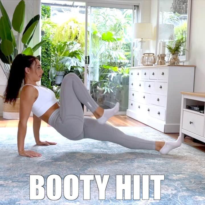 Danielle Robertsonさんのインスタグラム写真 - (Danielle RobertsonInstagram)「BOOTY HIIT 🍑🔥  Get amongst this lower body focused HIIT workout (AKA BOOTY HIIT) 🔥 This workout is from our Booty HIIT Program - a home based 8 week sculpt and shred guide. If you love this workout (and growing your glutes whilst keeping a toned physique) you will love this program!   Follow the link in my bio to find out more!  WORKOUT  3 Sets 40:15  40 Sec Work 15 Sec Rest  40 SEC STONERUNNERS 40 SEC KNEE KNEE TOE TOE  40 SEC FROG PUMPS 40 SEC POP SQUATS 40 SEC MOUNTAIN CLIMBERS 40 SEC SQUAT PULSE 40 SEC SPLIT JUMPS」3月19日 5時02分 - dannibelle