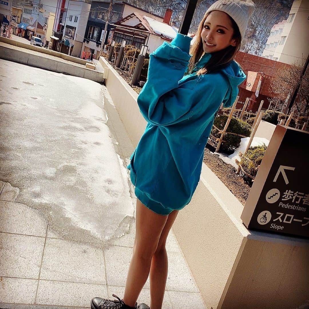 藤咲ひなたのインスタグラム：「今日も9時からおまちしてます❤️  P&J 札幌市中央区南４条西３丁目 N-プレイスビル 5F 011-518-1444 💋藤咲ひなた💋  #美脚　#美脚トレーニング　#美脚美尻　#高身長女子　#トレーニング女子　#ノンアルコール　#ミナミ　#国分町　#ピーアンドジェー　#lfl #モデル　#飲み屋　#ススキノ　#かわいい　#ドレス　#いいね　#錦　#中洲　#すすきの　#札幌　#ホステス　#キャバクラ　#キャバ嬢　#起業したい　#バルセロナグループ　#バルセロナ　#ニュークラ　#ニュークラブ」