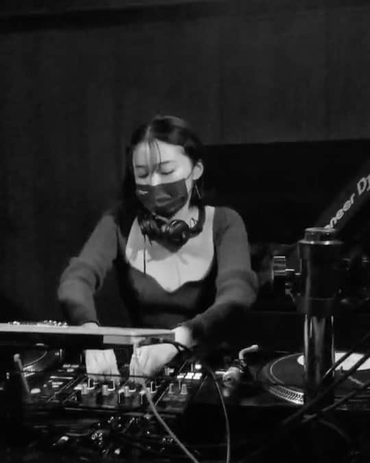 DJ mariennuのインスタグラム：「まだまだコロナ禍ではありますが 最近DJ出来る現場が増えてきて この上ない幸せです。 心からありがとう🤍#SaveTheDance  at @miyashitapark_  @ortokyoofficial  #dj #music #clubhouse  #文化を絶やさず文化をつくり続けよう」