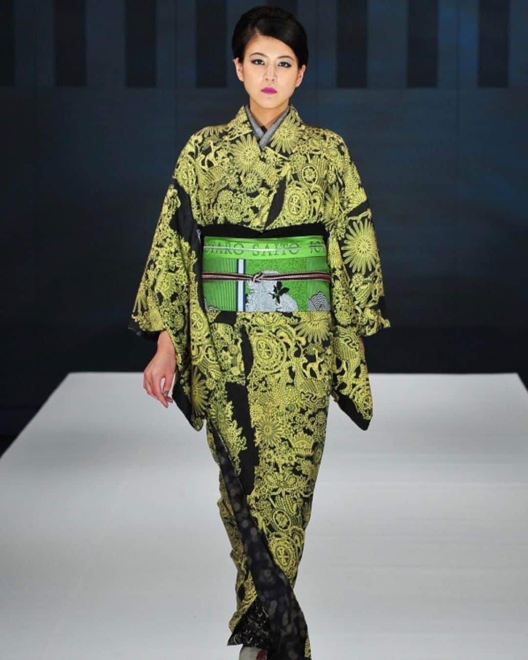 源崎トモエのインスタグラム：「JOTARO SAITOU kimono style collection Rakuten Fashion Week Tokyo 2021A/W . 今回も素敵な着物ばかりでした☺️💗 ありがとうございました💐 . #jotarosaito #kimono #kimonostyle  #kimonofashion #show  #fashionweek #rakutenfashionweektokyo  #tokyocollection」