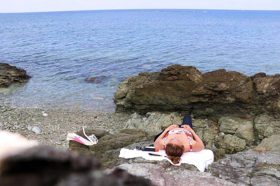 金子藍さんのインスタグラム写真 - (金子藍Instagram)「ごろ寝  気候が暑すぎず寒すぎず とても過ごしやすい、この時期  ここから一気に夏だね  #沖縄 #沖縄旅行 #シュノーケル #ロキシー」3月19日 9時21分 - aikaneko_surf