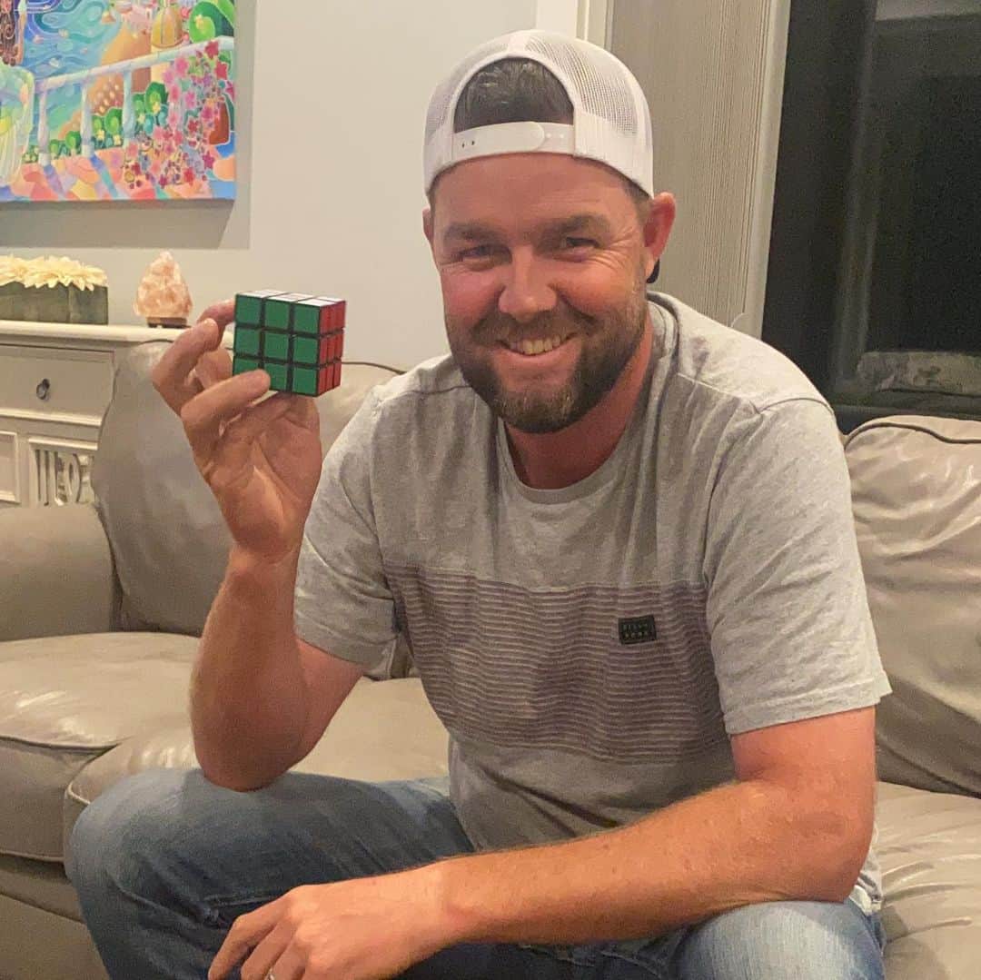 マーク・リーシュマンのインスタグラム：「When it’s too cold and wet to cut grass or play golf you learn new skills!」