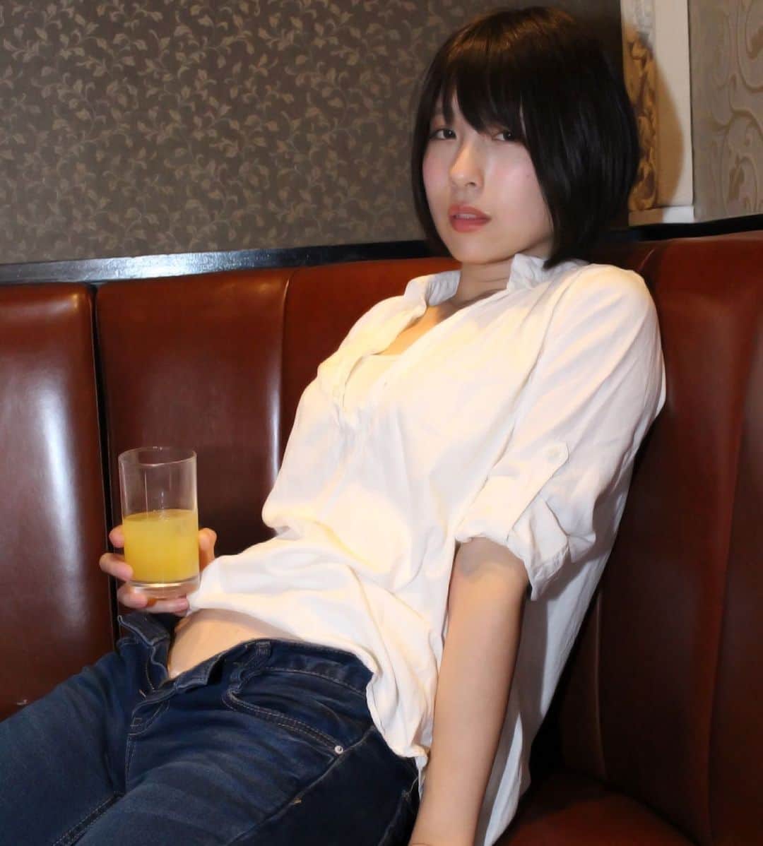 相原みぃのインスタグラム：「酔っぱらい(//´-`//)~°。  #グラドル #ポートレート #フリーモデル #グラビア #フリーランス #ポートレートモデル #被写体 #撮影会 #写真好きな人と繋がりたい #カメラ好きな人と繋がりたい #くびれ #美脚 #撮影依頼 #仕事依頼 #ミリドル #portrait #shotting #japanesegirl #cute #kawaii #followme #スキニーコーデ」