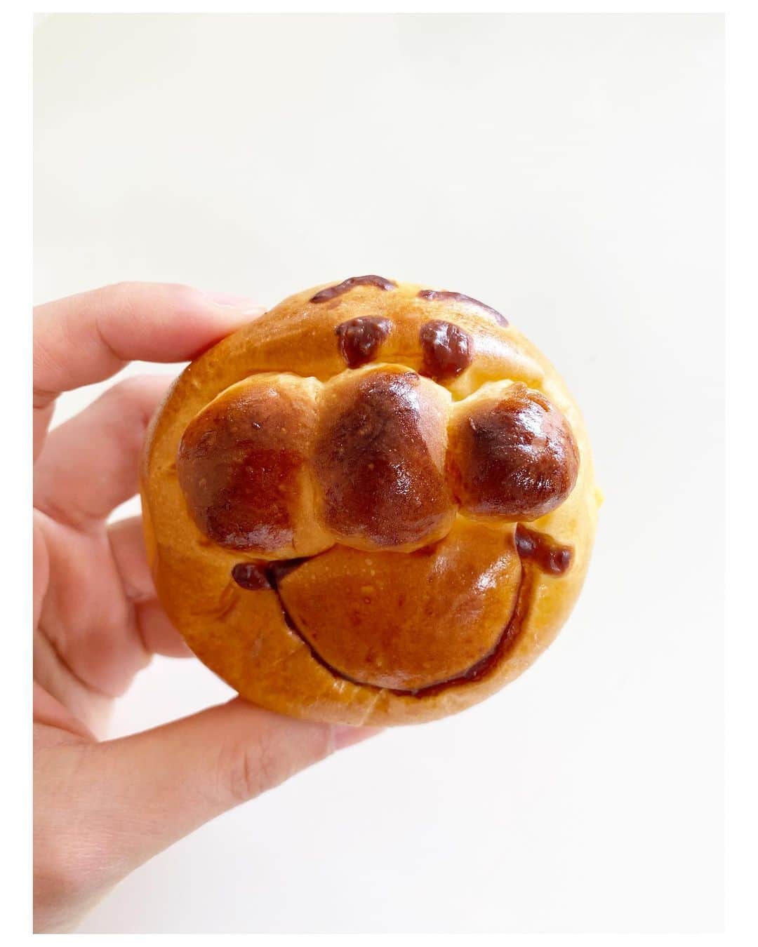 吉竹史さんのインスタグラム写真 - (吉竹史Instagram)「もう一踏ん張り 元気を出そうぜ⤴︎   の、金曜日。  #friday #元気をもらう顔　#アンパンマンなのにクリームパン」3月19日 10時03分 - fumi_yoshitake