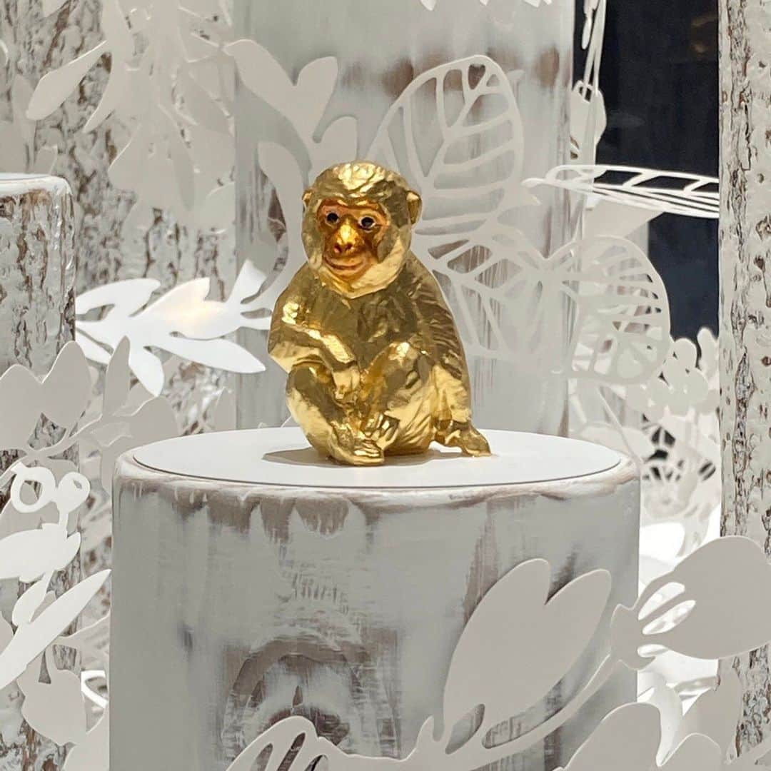 GINZA TANAKA 公式さんのインスタグラム写真 - (GINZA TANAKA 公式Instagram)「・ 【純金オブジェコレクション　十二支】  3月22日（月）20：00～　Instagram LIVE 「はしもと みおさん　ギンザタナカ銀座本店に来店！」   動物の生き生きした表情が人気の木彫り彫刻作家 はしもと みお氏とともに、新作純金オブジェを詳しくご紹介します。  コメントに質問をいただければ、当日できる限りお応えします。  #GINZATANAKA #ginzatanaka #ギンザタナカ #田中貴金属 #田中貴金属ジュエリー#はしもとみお #とら #へび #うま #さる #とり #いのしし #十二支 #干支 #純金置物 #ねこ」3月19日 11時09分 - ginzatanaka_jp