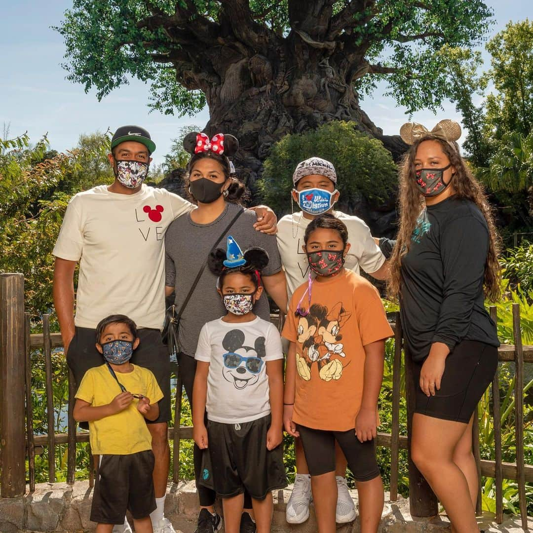 トニー・フィナウのインスタグラム：「Remembering our magical time at #waltdisneyworld! One of the best experiences we’ve ever had as a family!」