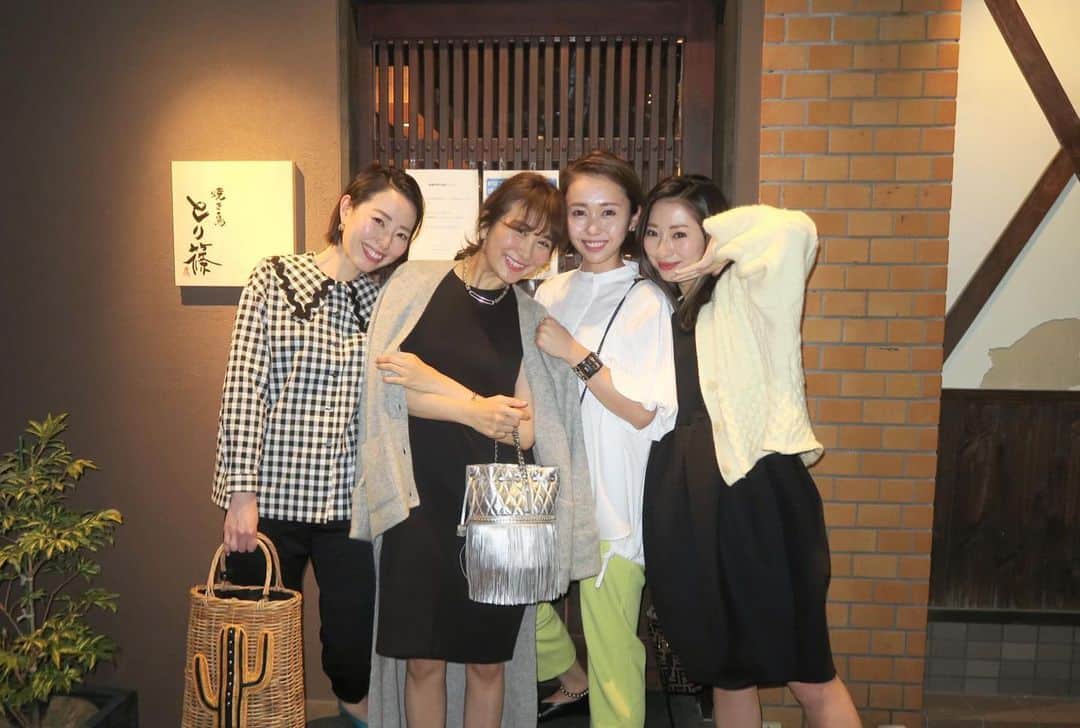Mai Wakimizuのインスタグラム：「愛しのメンバーとの月1dinner会、今月はいつものとり篠さん @tori_sasaで焼鳥＆鴨鍋♡私が神戸で1番好きな焼鳥屋さんです♡今までぼんじりが1番好きだったけど、大将が焼くかたが美味し過ぎて順位変わったほど。昨日もかただけで3本食べました。笑 そしてその大将の篠瀬さんがソンジュンギに似てると発覚し大盛り上がりでした＼(^o^)／ソンジュンギファンの方、是非確認して下さい♡(大将プレッシャー。笑) #wakkingourmet#とり篠#神戸」