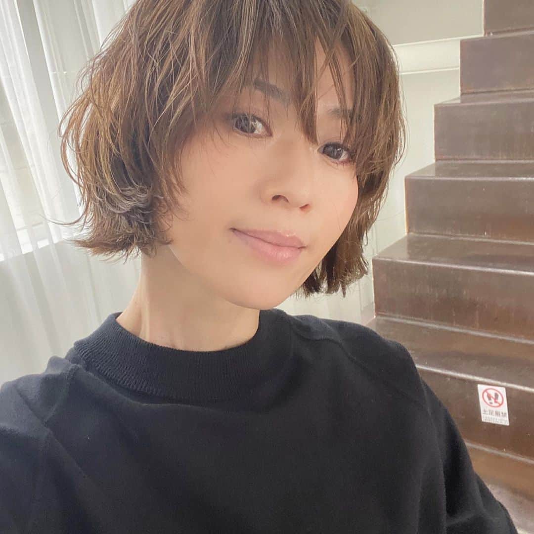 畑野ひろ子のインスタグラム：「@story_love40 撮影📷 今日のHM @shibatarosun1 のヘアニュアンスが凄く好きです😊」