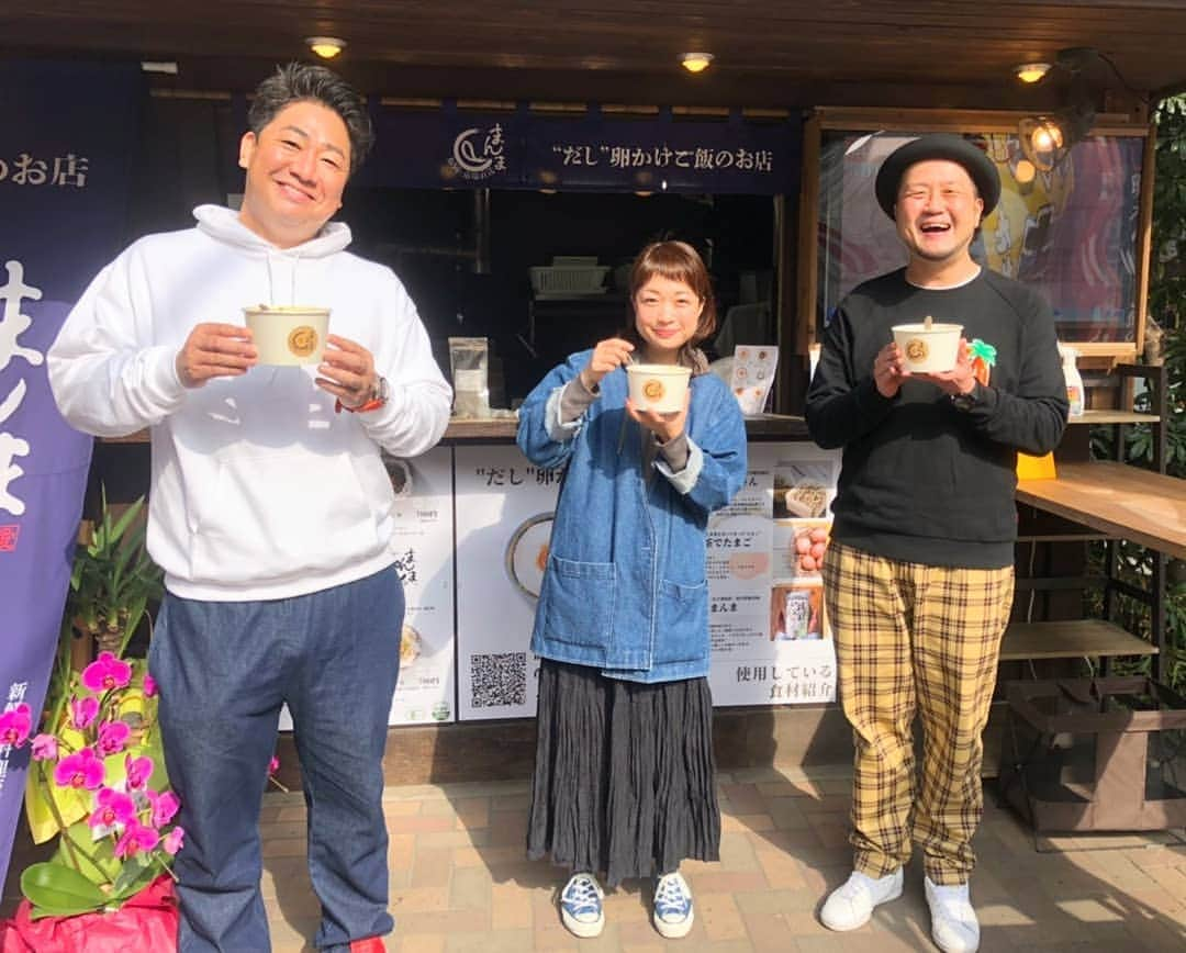 青木淳也のインスタグラム：「* * * 今日は"チラチラパンチ"ロケ！ 小雪ちゃんと朝からワイワイ！ 3月27日(土)24:55〜オンエアの テレＱ『チラチラパンチ』で お知らせがございます。 是非！ご覧くださぁーい！ * * #ブルーリバー #チラチラパンチ #TVQ #ロケ #博多 #hakata #福岡 #fukuoka #写真 #picture #photo #バラエティ #情報 #グルメ #福岡グルメ #ふれあい #絶品 #バリうま #ランチ #ファッション #お笑い #お笑い芸人 #小雪 #OldSUmmer #オールドサマー #感謝」