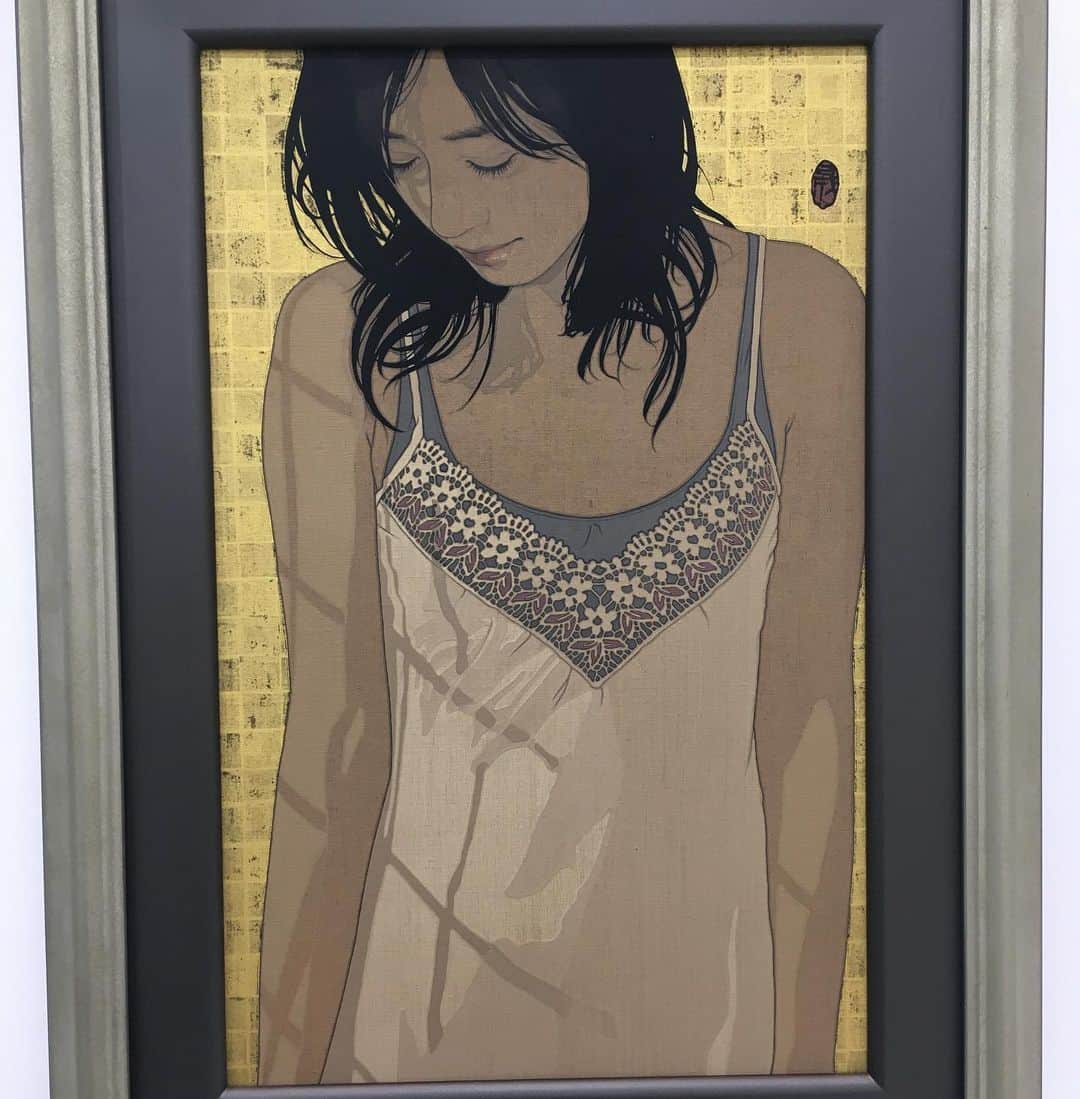 のインスタグラム：「池永康晟さんの絵のモデルを、再び。 アートフェア東京2021 秋華洞のブースにて展示されております。 俯く私と、障子を通した柔らかな光と影。 一瞬の揺らぎと、決心。 「めぐみ・痕」 #池永康晟 #アートフェア東京2021」
