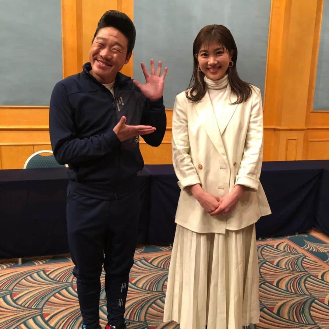 潮田玲子さんのインスタグラム写真 - (潮田玲子Instagram)「中京テレビ「ヒロミ、みやぞんの明日すぐに友達になりたいアスリート　アス友」に出演しました。 完全なる事後報告すいません😅😵 ヒロミさん、みやぞんさんとバドミントンについて深掘りしとっても楽しい収録でした☺️ ありがとうございました😍🙌  #中京テレビ #アス友 #ヒロミさん #みやぞんさん #平山雅アナウンサー #楽しい収録でした」3月19日 15時30分 - reikoshiota_official