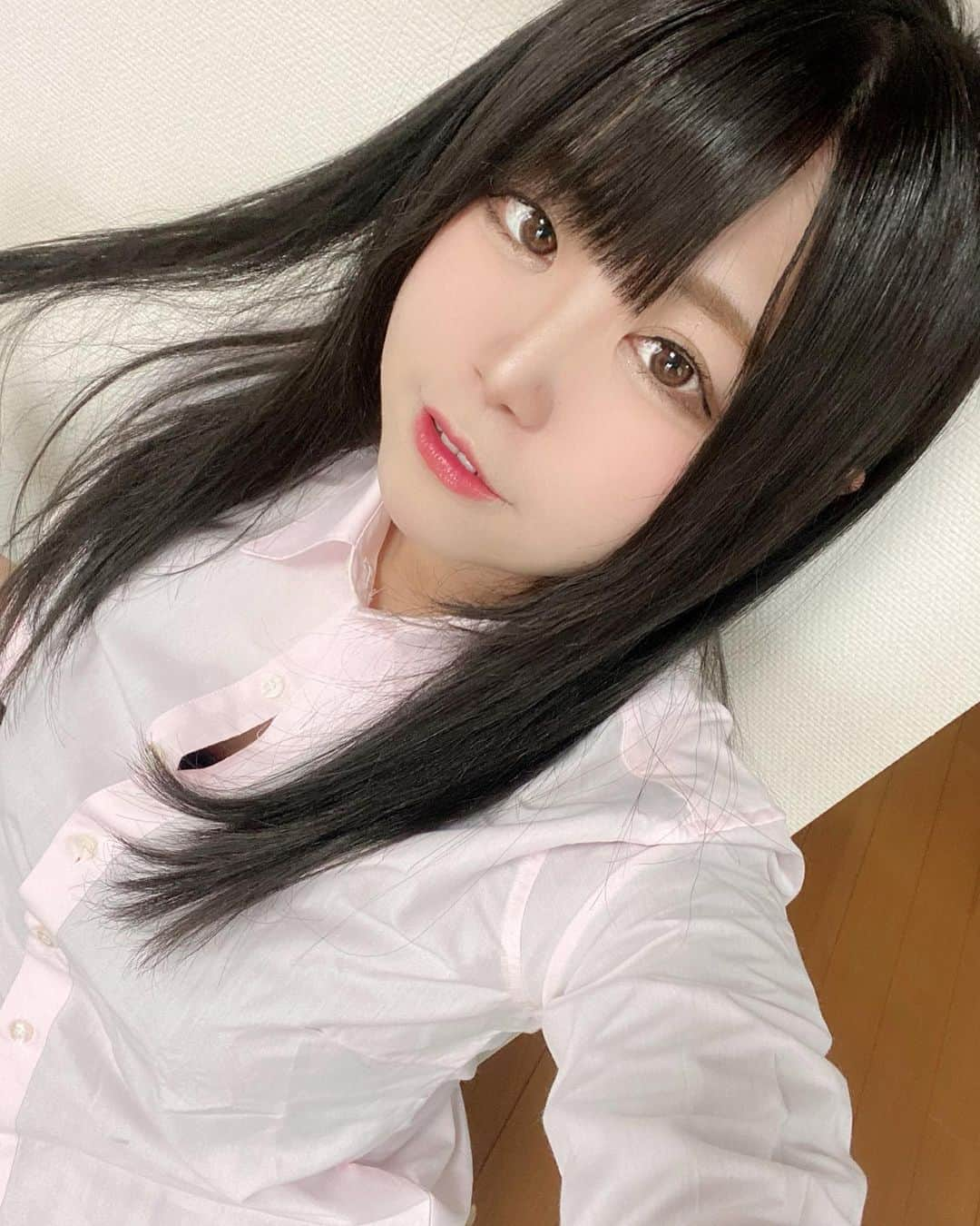 川瀬杏南さんのインスタグラム写真 - (川瀬杏南Instagram)「お久しぶりです。 また気持ち新たに頑張ります！ #黒髪 にしました。」3月19日 15時34分 - alcohol_anna