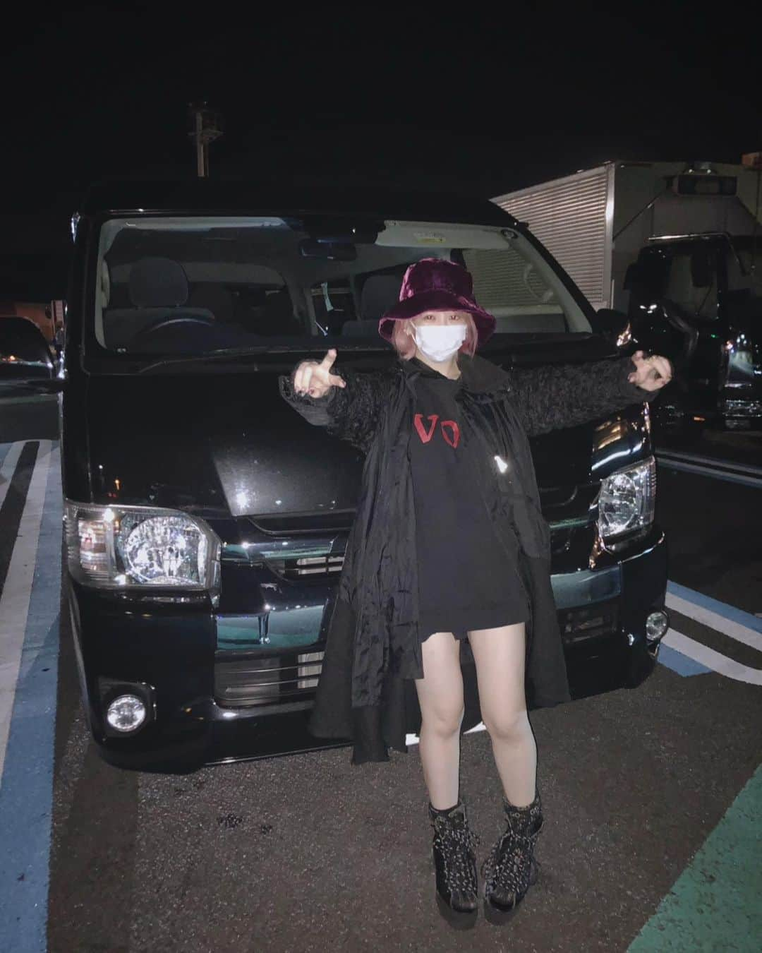 大森靖子さんのインスタグラム写真 - (大森靖子Instagram)「ライブ帰りの深夜SA大好き  ライダー車に帰ってこないと思ったら、ガチャ鬼回ししてた」3月20日 1時28分 - omorimori