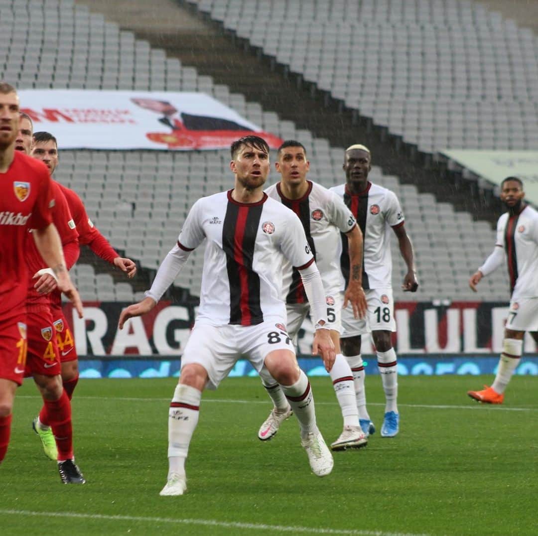 エルヴィン・ズカノヴィッチのインスタグラム：「a difficult period behind me, a great start with 3 points.⚫️🔴💪🏻」