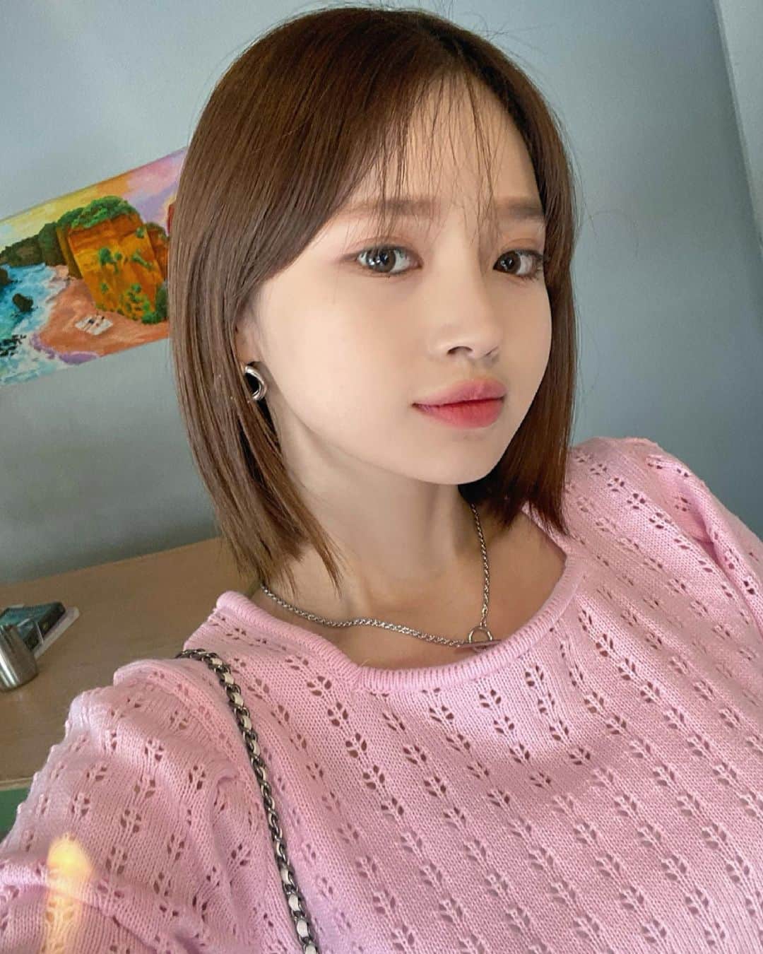 Yoonbitnaのインスタグラム：「연한 핑쿠화장🌷 #셀카 #😛」