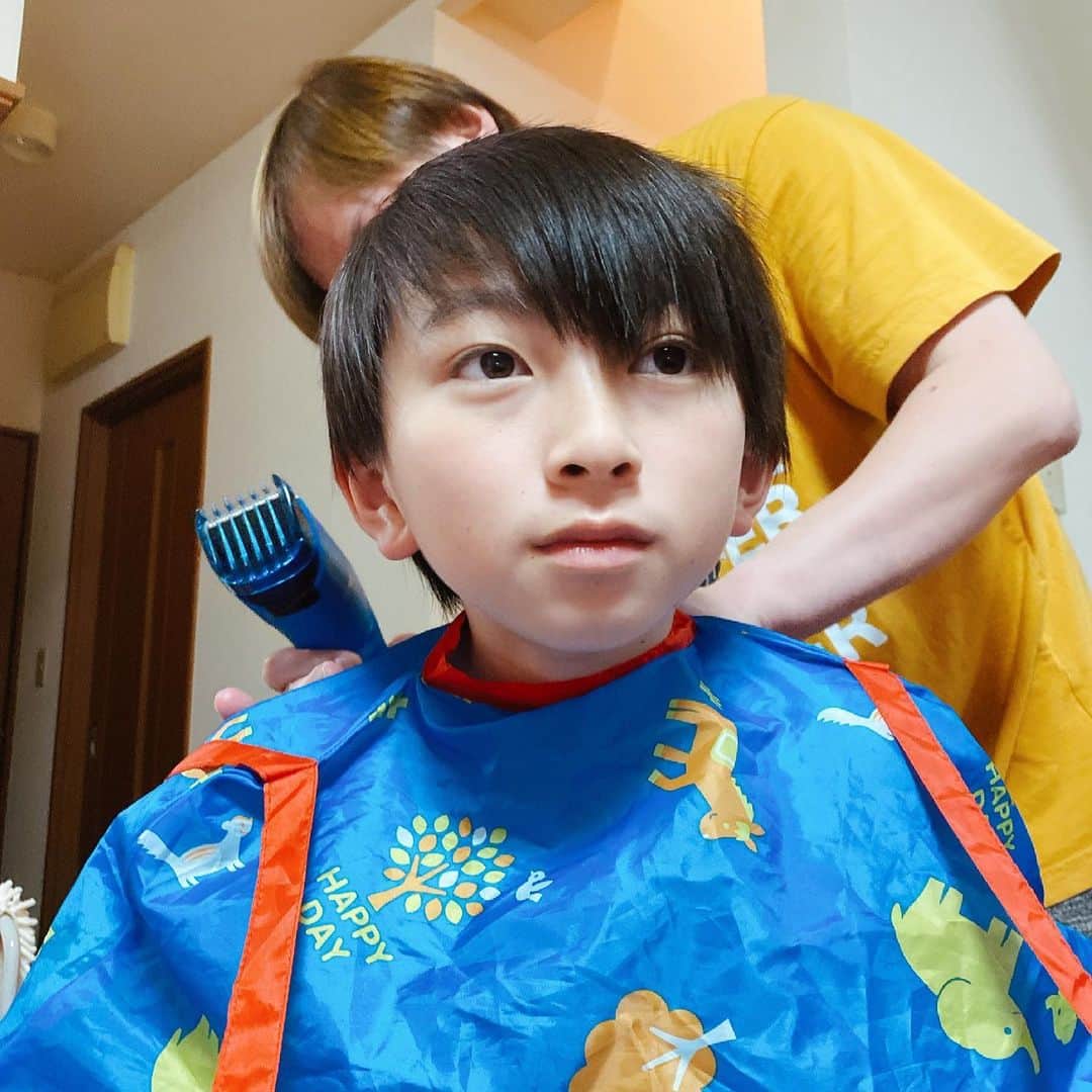 太陽チャンネルのインスタグラム：「髪切るばい✂️ BTSいけるんちゃう！？👩‍❤️‍👩👩‍❤️‍👩👩‍❤️‍👩」