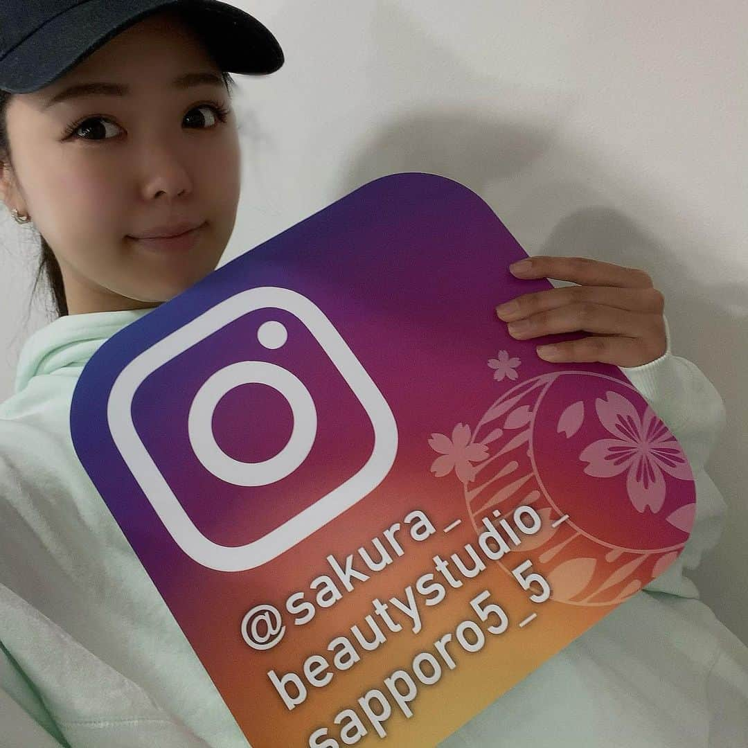 えむさんのインスタグラム写真 - (えむInstagram)「2週間に1度のBBL🧚 @sakura_beautystudio_sapporo5_5  ニキビちゃん治ってますように😎⭐️ . 明日から大阪京都東京💋 ひっっさしぶりに北海道から出る☺️ 地元に染まって心が落ち着きすぎてるのでいっぱい刺激をくだせい⭐️ ジャージでも遊んでくれる人いたら連絡ちてね🔥笑 . . #ダイエットメニュー #脂肪燃焼 #減量 #痩せたいの人と繋がりたい #タンパク質メニュー #糖質制限レシピ #有酸素運動 #オンラインレッスン #オンラインパーソナルトレーニング #ダイエット仲間募集 #pfcバランス #キックボクシングダイエット #パーソナルトレーナー #パーソナルジム札幌 #feelcycle #フィールサイクル #暗闇バイク #サーモン #痩せる習慣 #痩せる食事 #太らない食事 #プロテインダイエット #プロテインスムージー #bbl #ニキビケア #さくらビューティースタジオ」3月19日 18時24分 - megess__