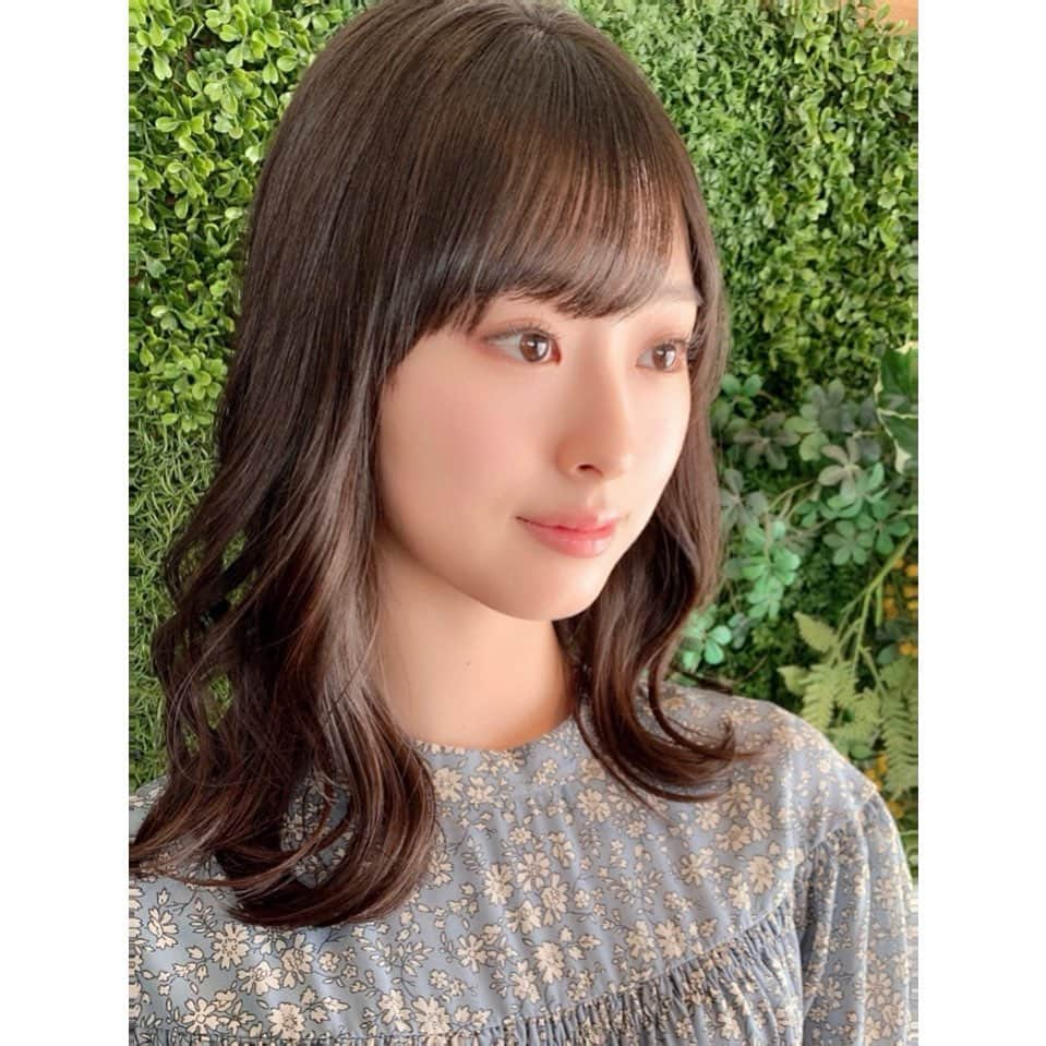 井本彩花さんのインスタグラム写真 - (井本彩花Instagram)「. ヘアメンテナンス〜😊 @ryo_wakasugi  さんのところで、 前髪カットとトリートメントで綺麗になりました✨✨ 髪の毛トゥルントゥルン~😙❤️  今日は気持ちよかったので沢山歩きました(ง ˙˘˙ )ว いい運動になった〜✌️  #井本彩花」3月19日 18時22分 - imoto_ayaka_official