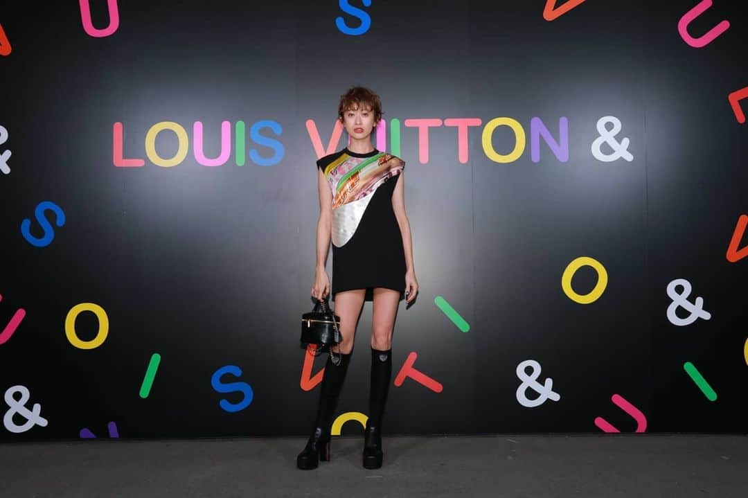 のインスタグラム：「@louisvuitton  #LouisVuittonAnd #LouisVuitton   素敵な展覧会でした❤️  今までの面白い コラボレーションが 沢山見れました♡」