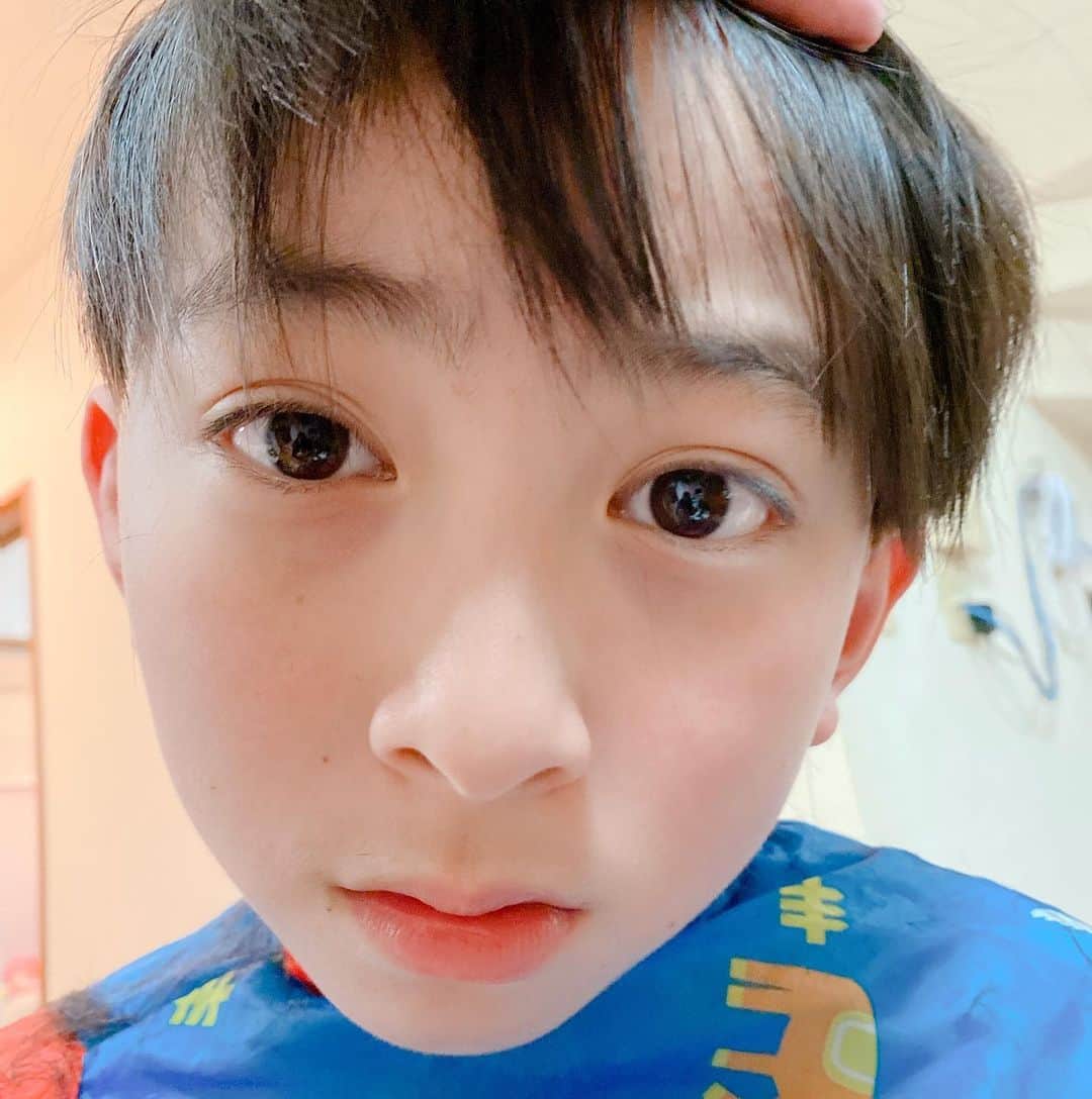 太陽チャンネルのインスタグラム：「. 太陽ファンクラブの皆様へ。 お納めください。 . .  #顔面国宝サランヘヨ #どうやら私は国宝級イケメンの母になってしまったようだ #親バカフィルター装備中」