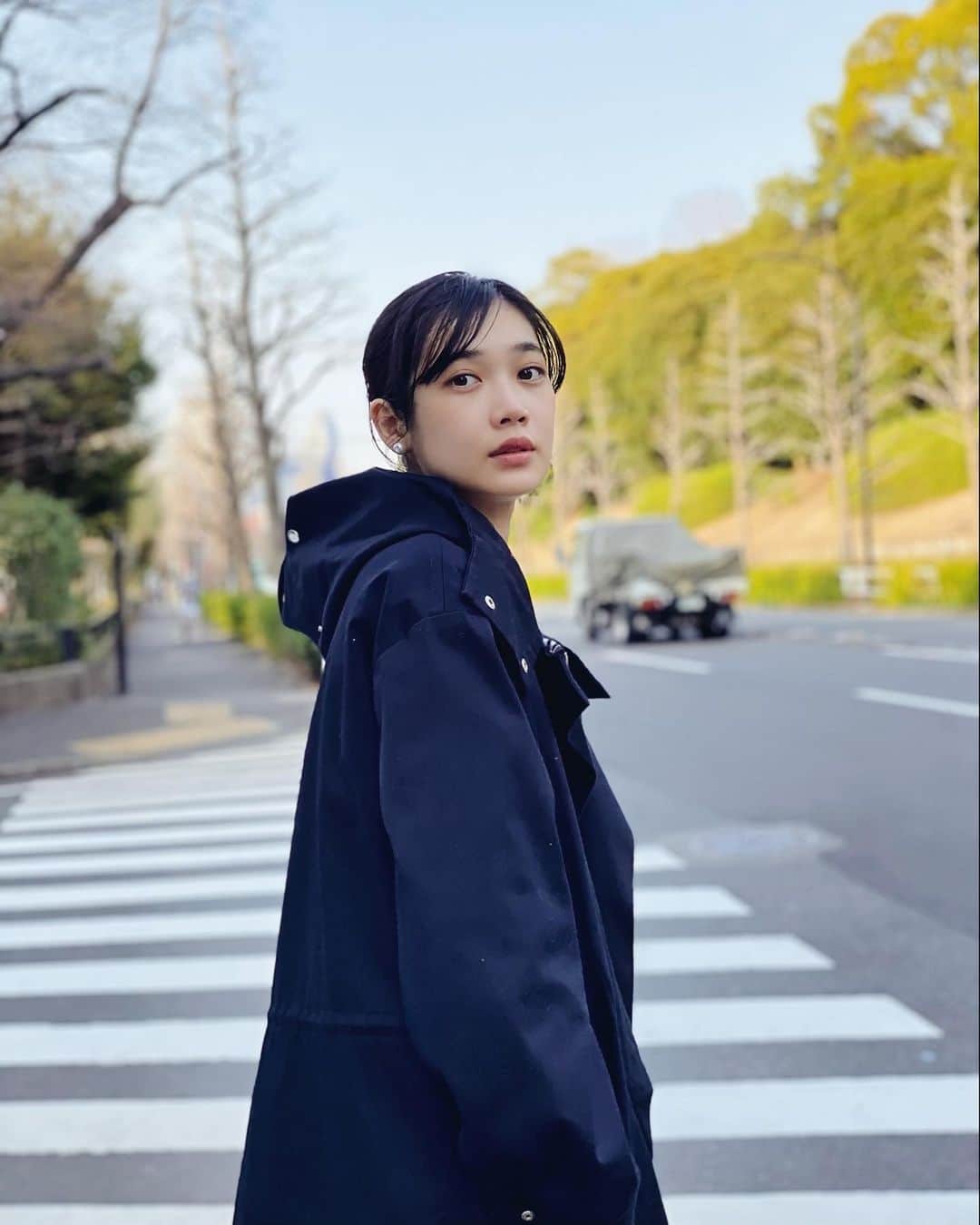 のインスタグラム：「shooting week 📸🚛🥱🥴😑 #岬優私服」