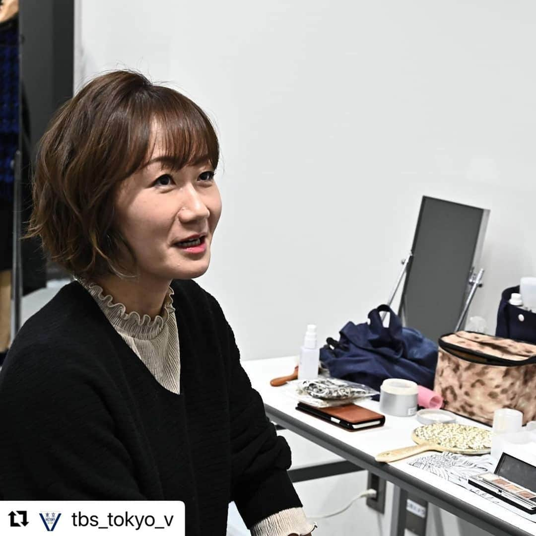 狩野舞子さんのインスタグラム写真 - (狩野舞子Instagram)「・ まだまだ動けるリョウさん🥰 早くまた一緒にバレー教室で全国回りたいですね〜🏐 ・ #Repost @tbs_tokyo_v with @make_repost ・・・ . .  明日あさ7時～ 🌈#東京VICTORY🌈  今回は #世界最強リベロ #佐野優子 さん  MEMO📝 ☑️コートネームは『りょう』 ☑️北京五輪&ロンドン五輪出場 ☑️フランス🇫🇷アゼルバイジャン🇦🇿トルコ🇹🇷でプレー  不意に出る関西弁にキュンとします💟  #tbs #volleyball #バレーボール」3月19日 19時55分 - kanochan715