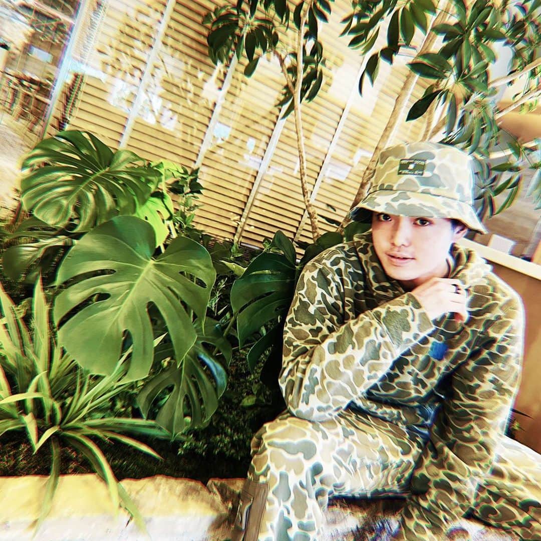 Travis Japan（トラジャ）さんのインスタグラム写真 - (Travis Japan（トラジャ）Instagram)「﻿ camouflage🐊🦧🌳﻿ ﻿ #camouflage﻿ #lessonwear﻿ #Johnnys﻿ #TravisJapan﻿ #吉澤閑也 #Shizu」3月19日 20時40分 - travis_japan_official